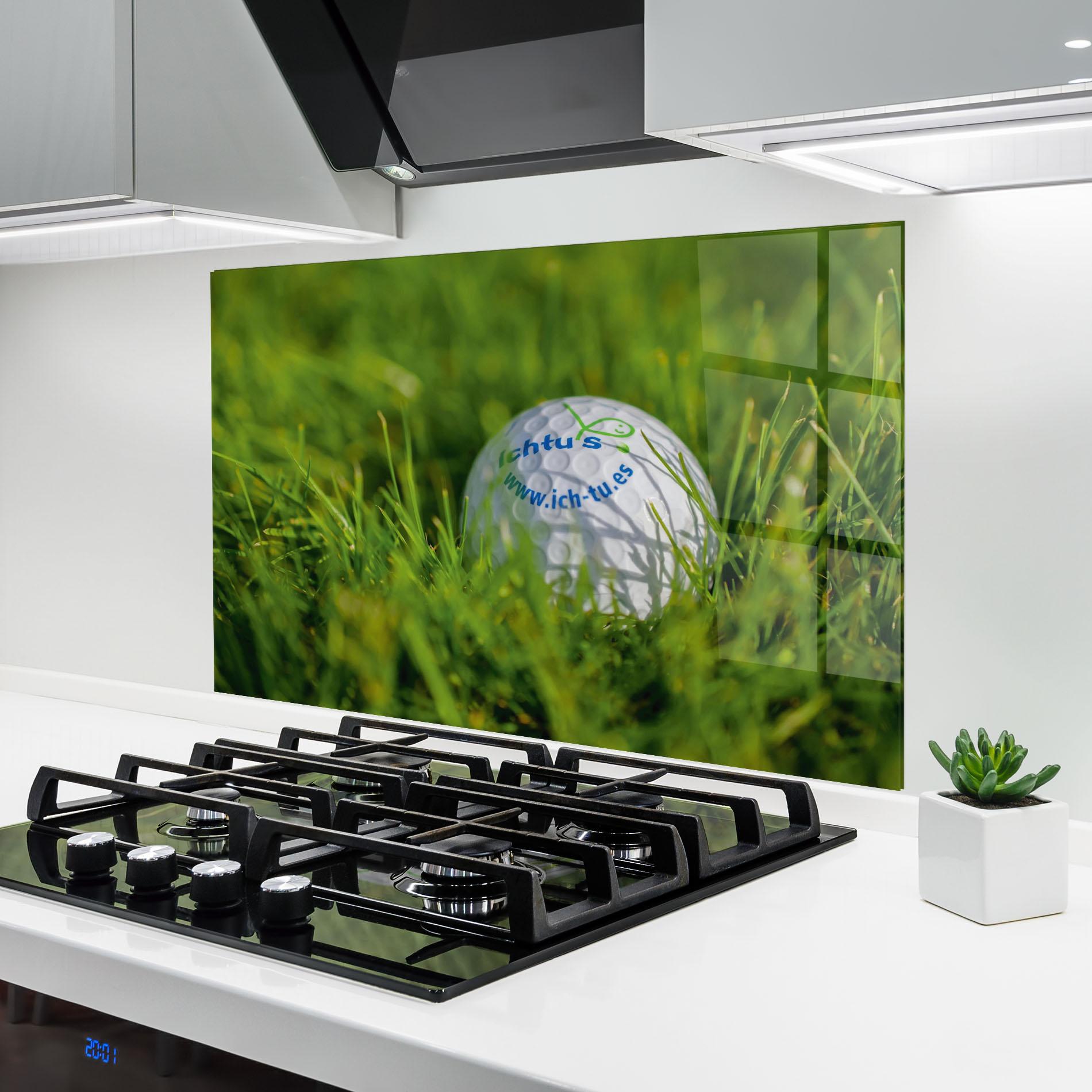 Konyhai üveg hátfal Golf Ball In Grass mockup 6