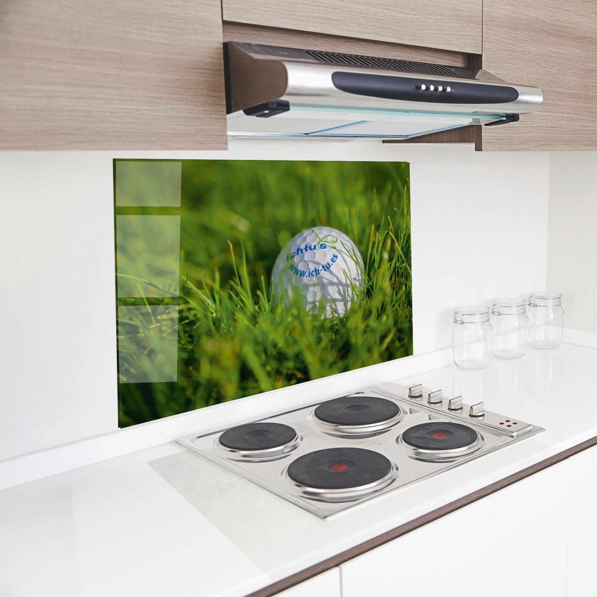 Konyhai üveg hátfal Golf Ball In Grass mockup 8