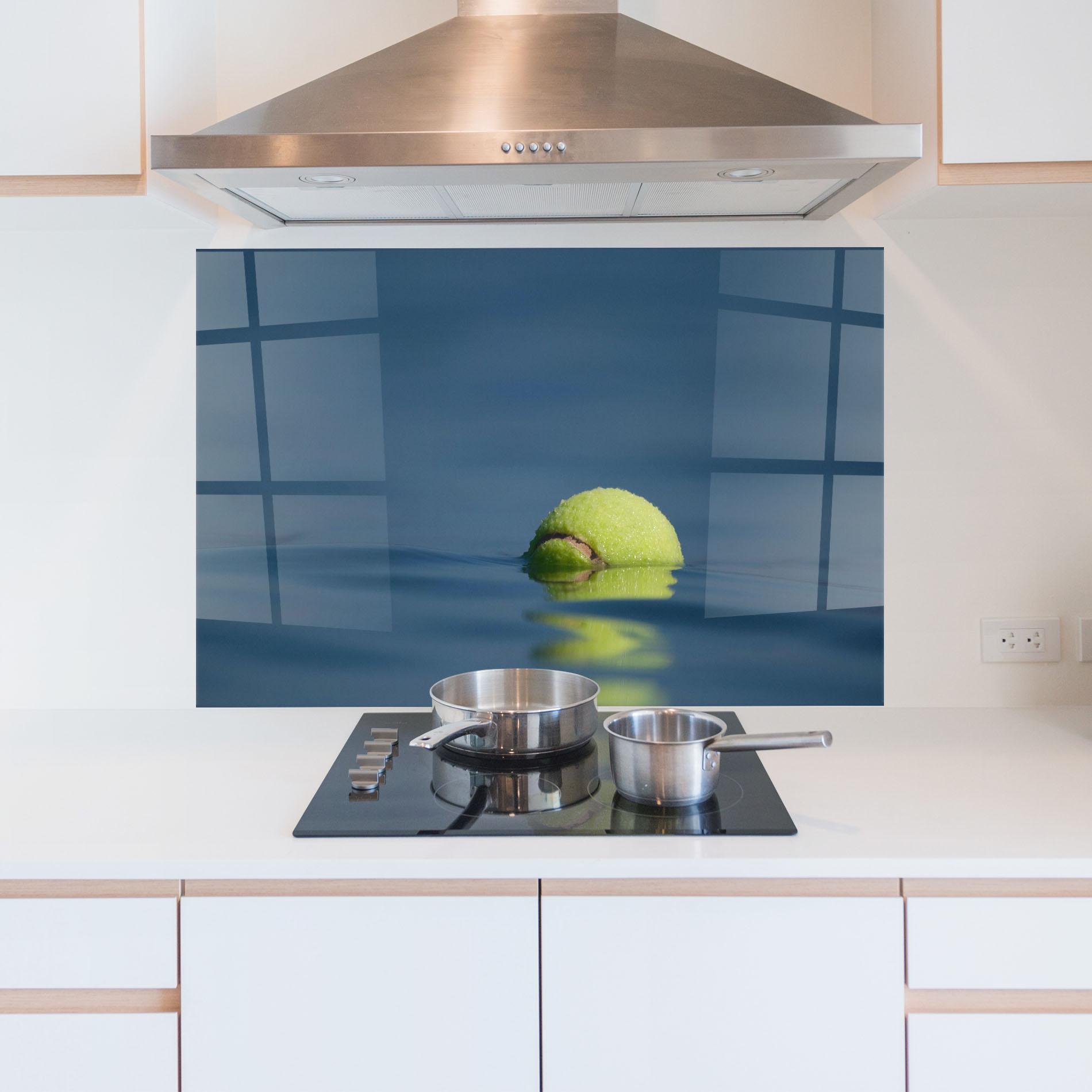 Konyhai üveg hátfal Tennis Ball In Water mockup 5