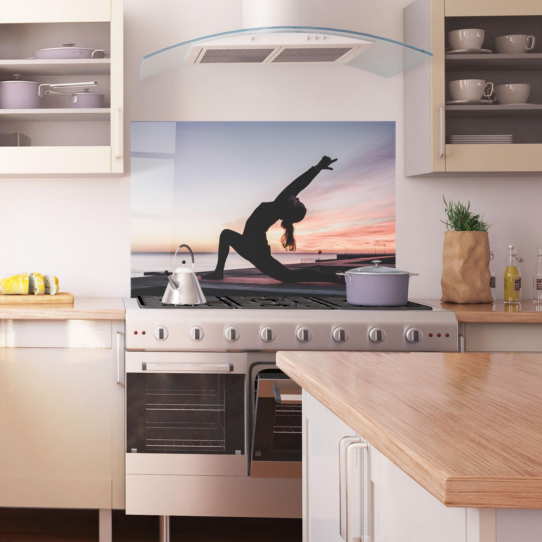 Konyhai üveg hátfal Purple Sky Yoga mockup 1