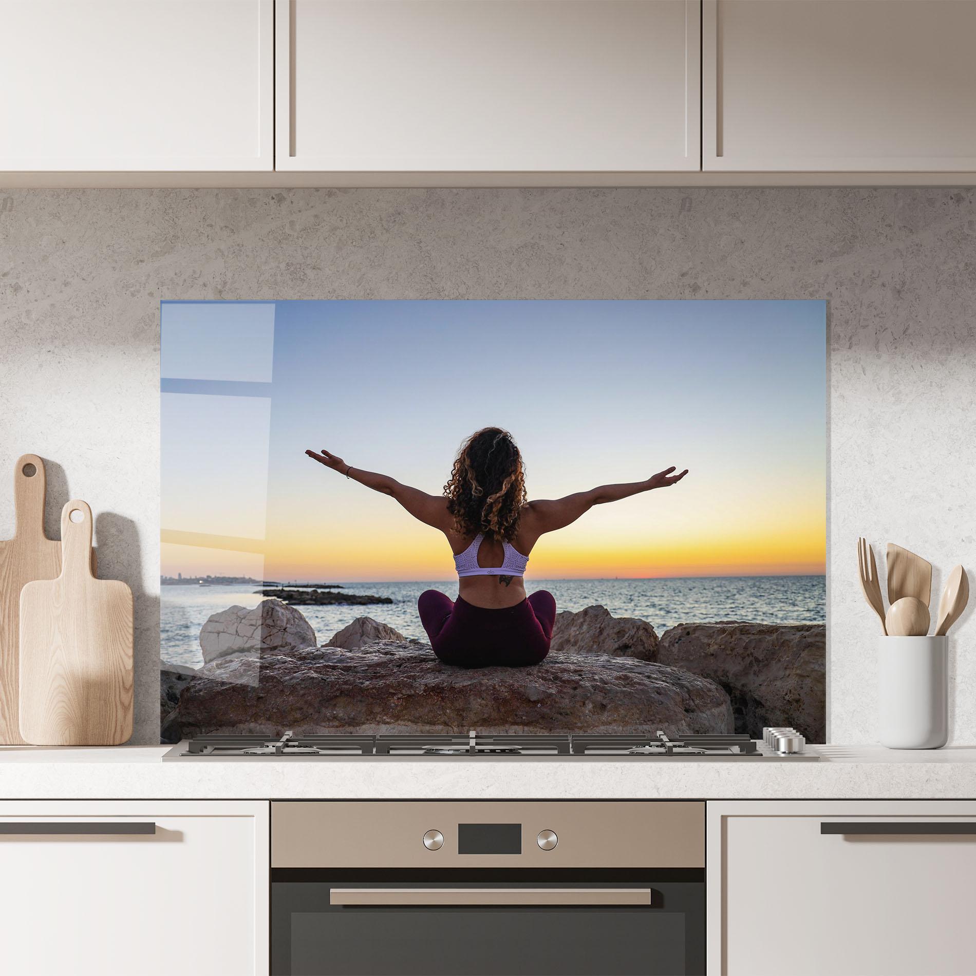 Konyhai üveg hátfal Calm Asana mockup 7