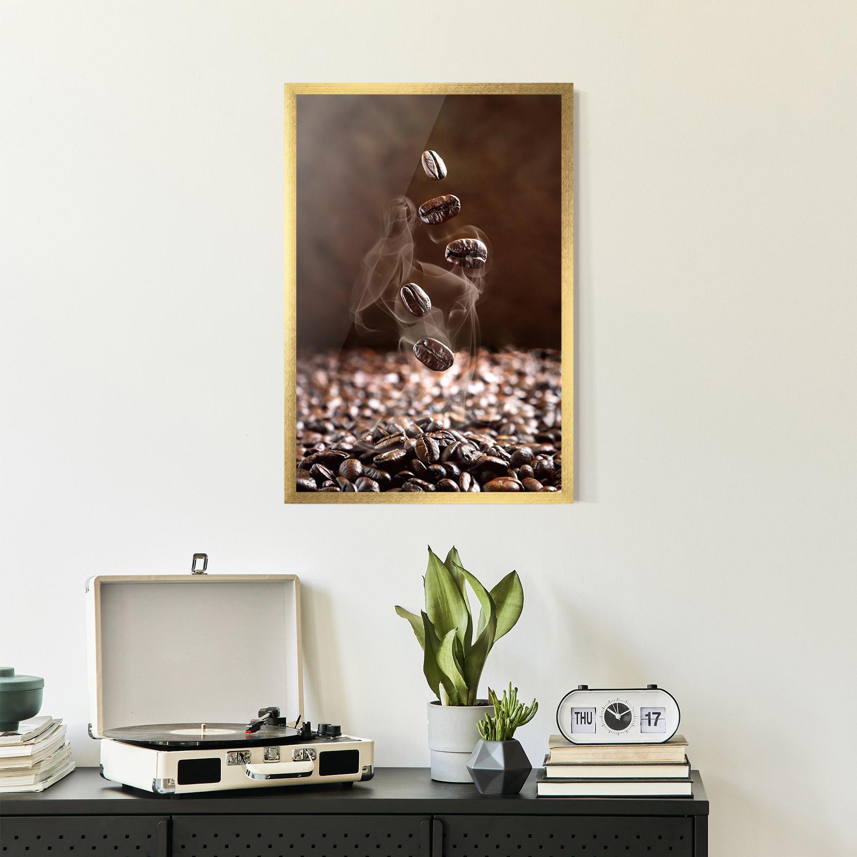 Keretezett Poszter Close Up Falling Beans mockup 2