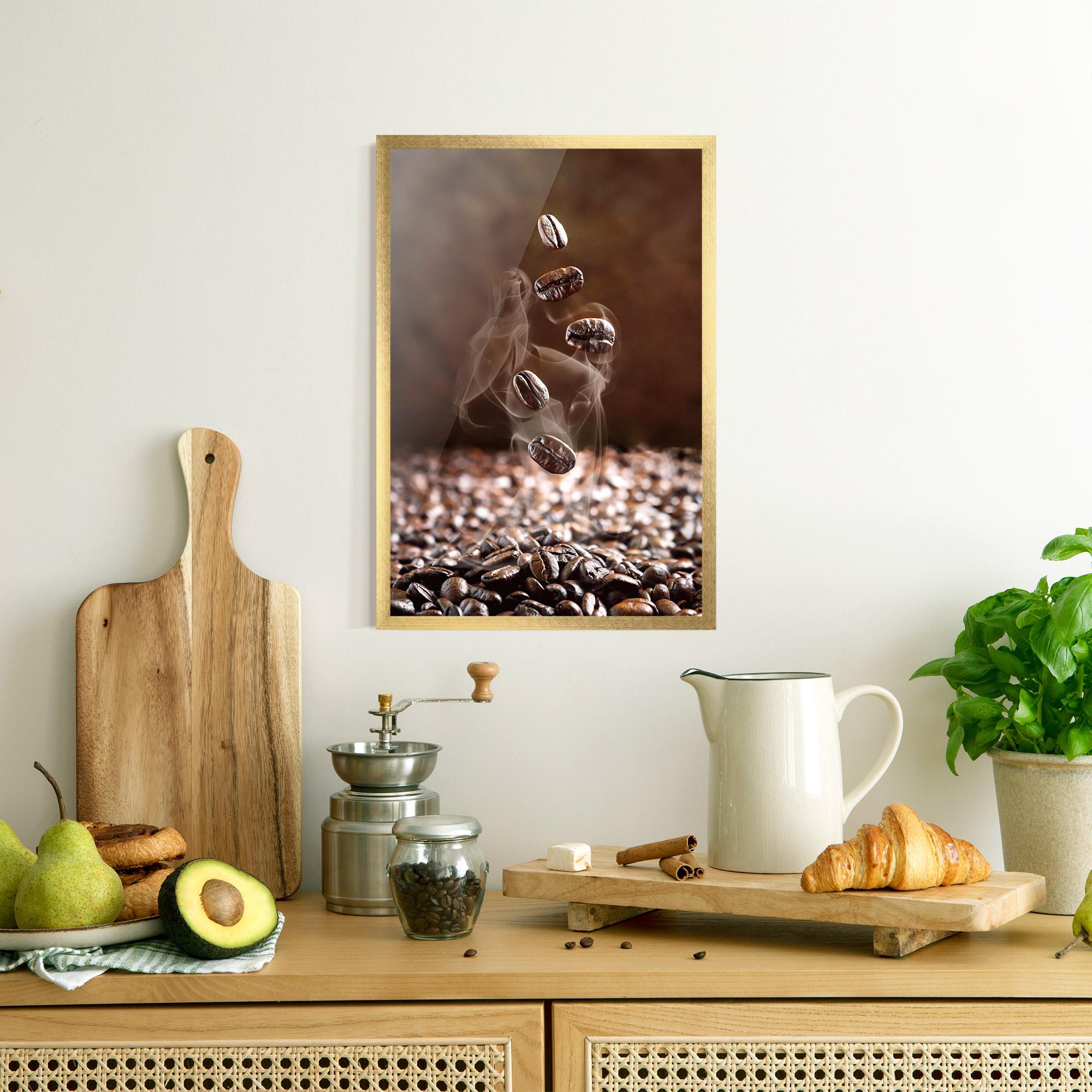 Keretezett Poszter Close Up Falling Beans mockup 8