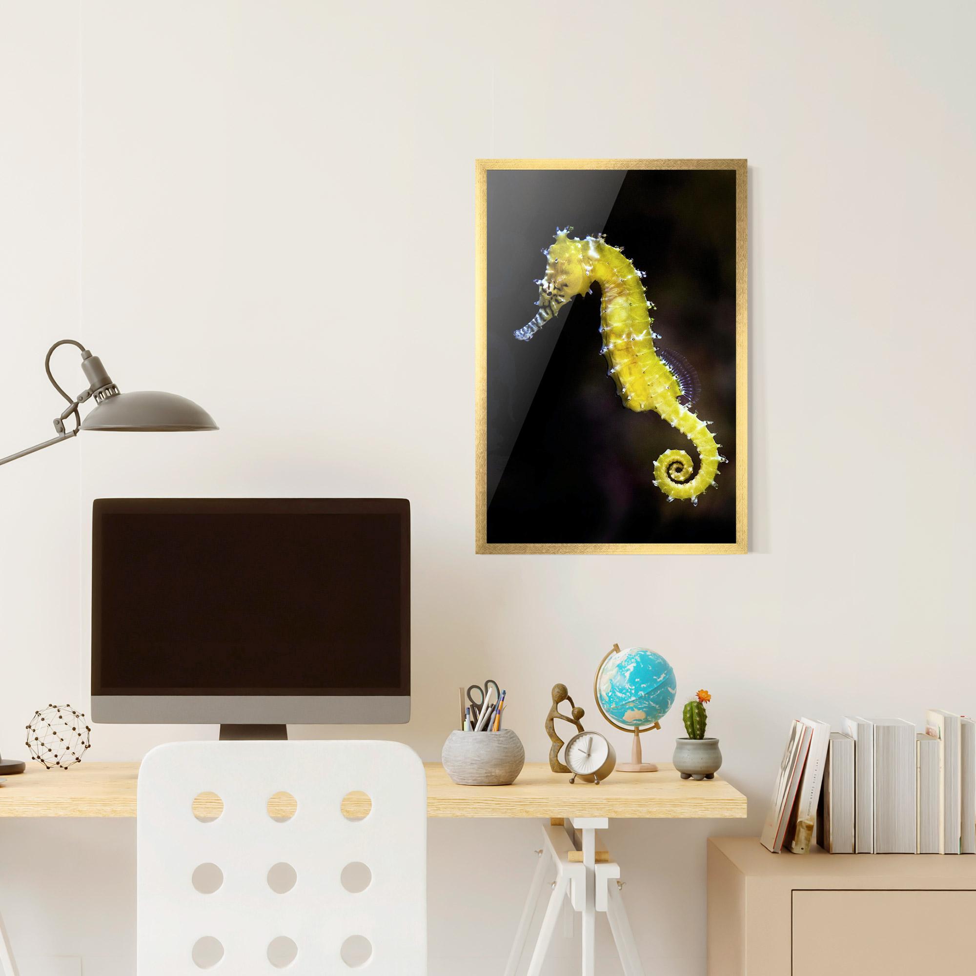 Keretezett Poszter Yellow Seahorse mockup 6