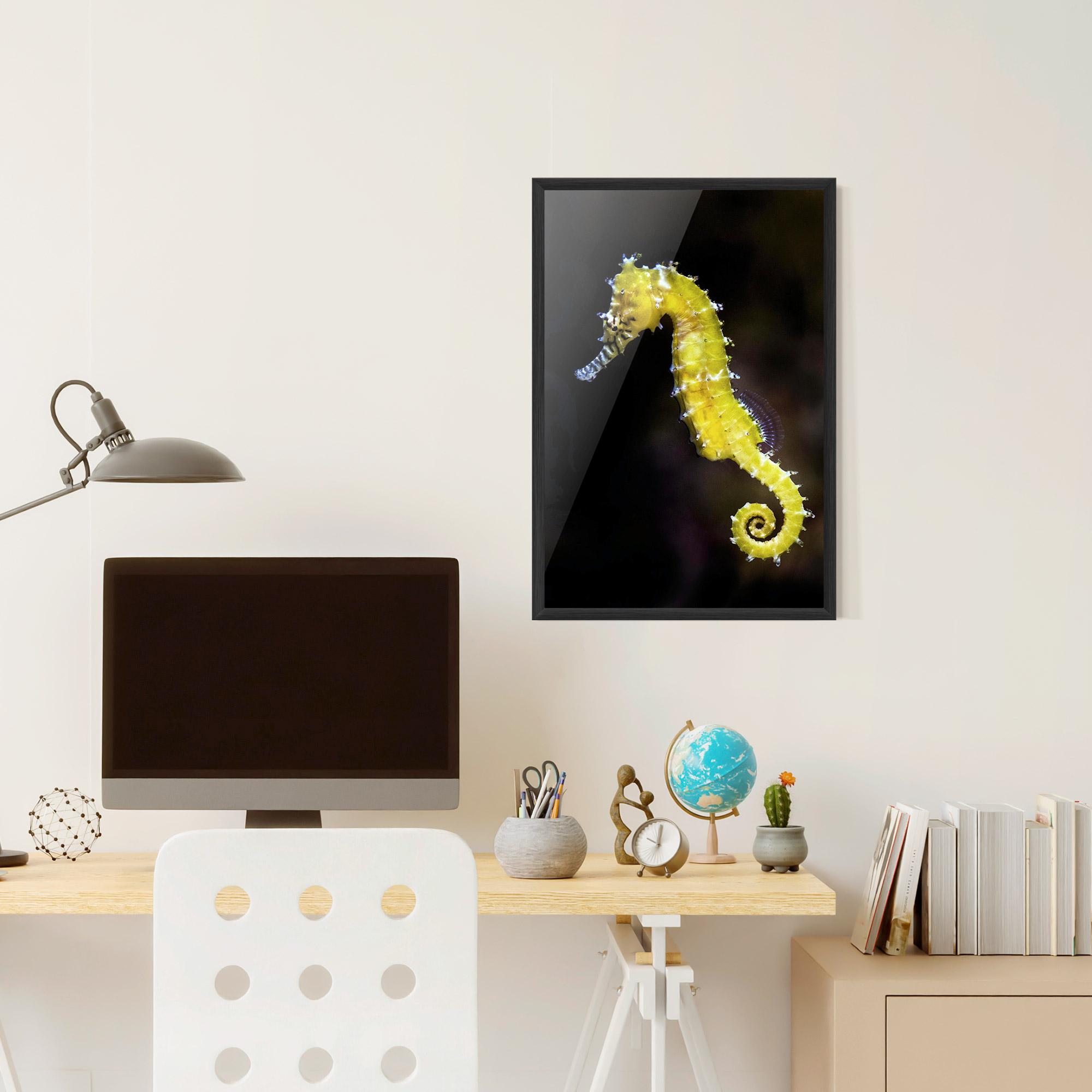 Keretezett Poszter Yellow Seahorse mockup 6