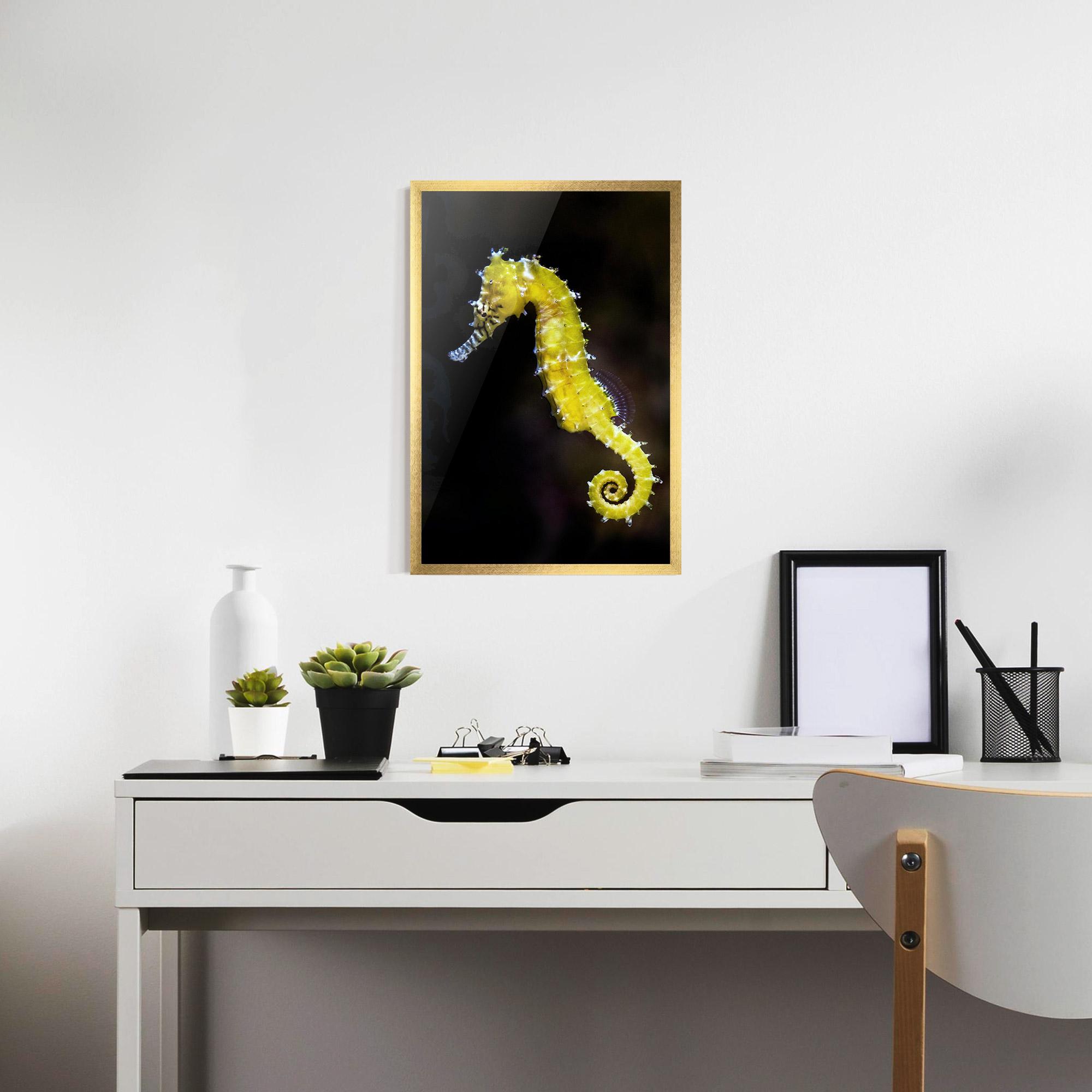 Keretezett Poszter Yellow Seahorse mockup 7