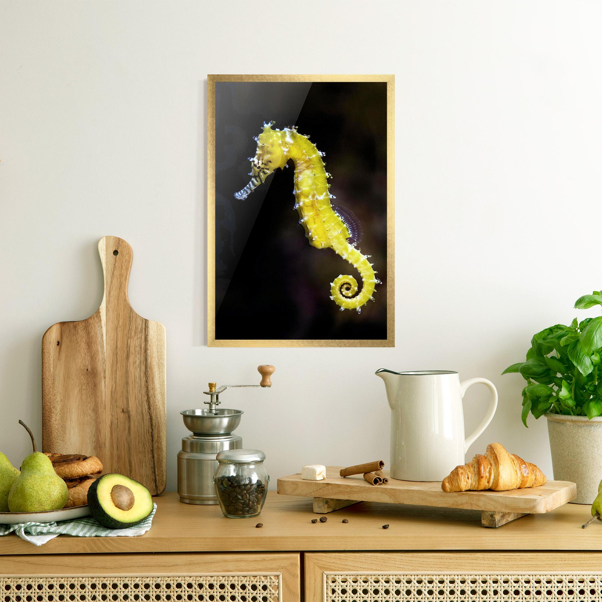 Keretezett Poszter Yellow Seahorse mockup 8