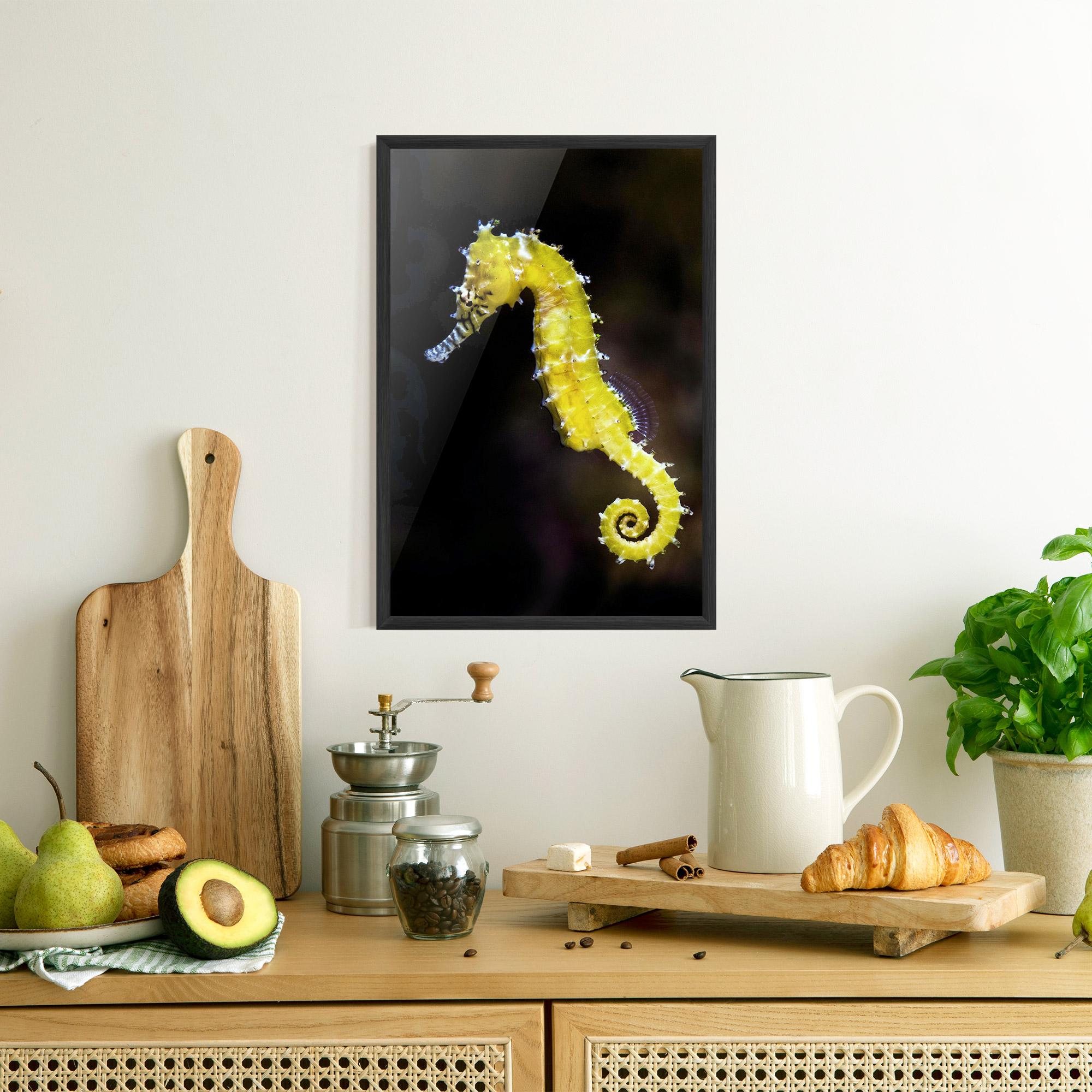 Keretezett Poszter Yellow Seahorse mockup 8