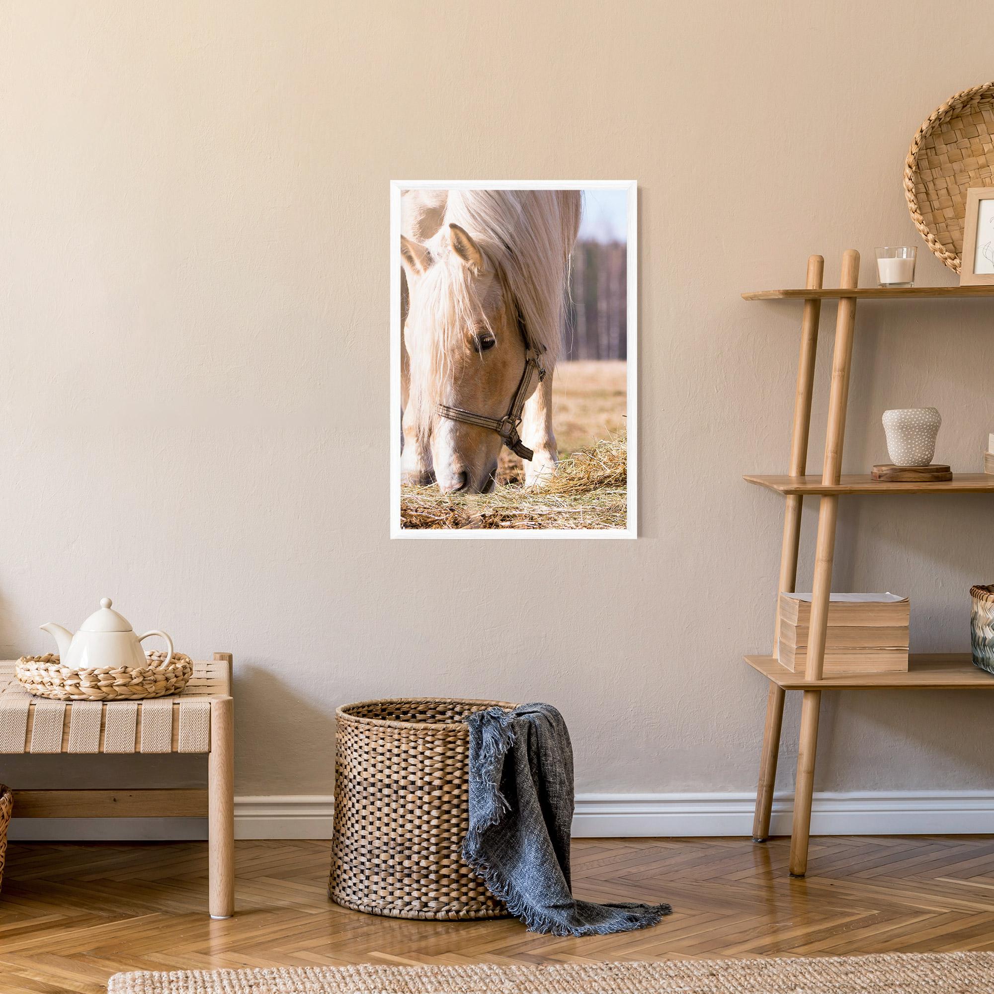 Keretezett Poszter Cream Horse Eating mockup 9