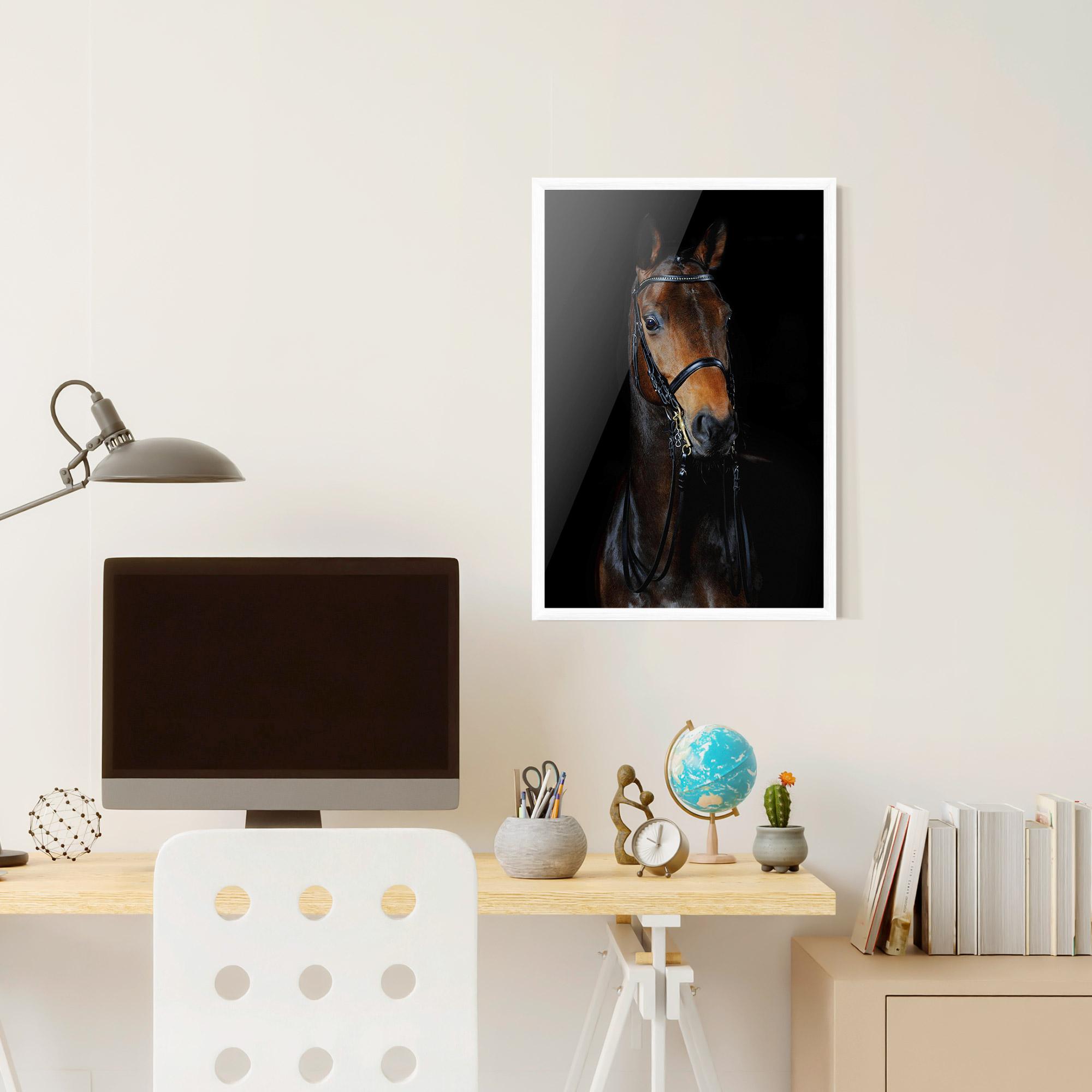 Keretezett Poszter Brown Horse On Black mockup 6
