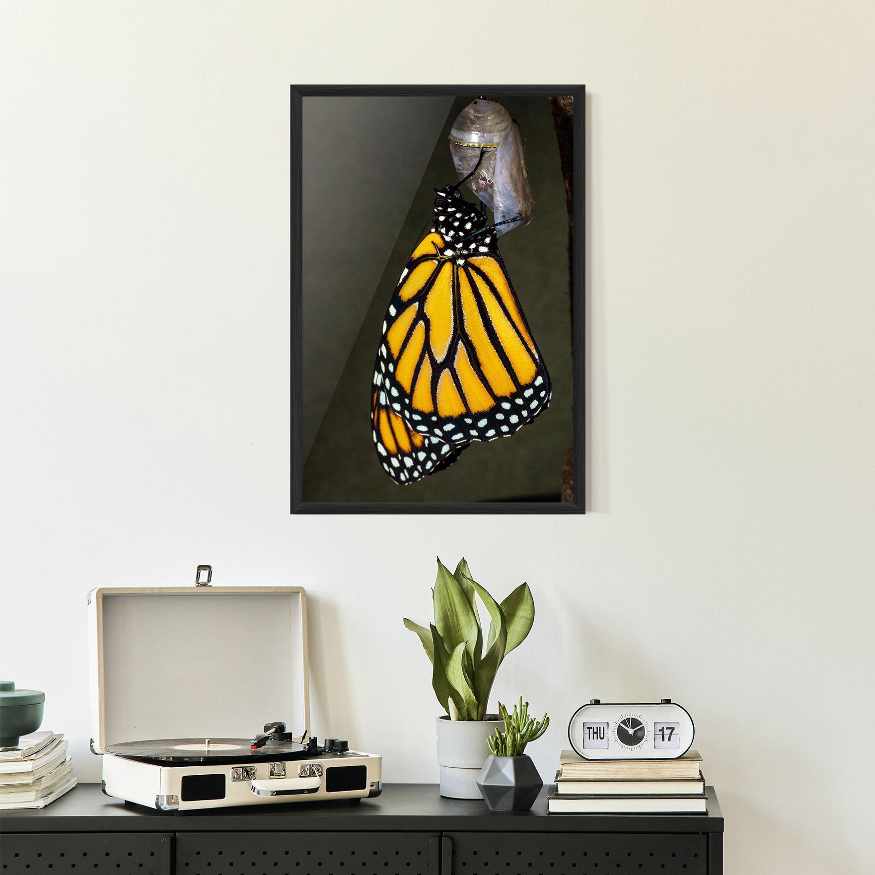 Keretezett Poszter Dark Yellow Butterfly mockup 2