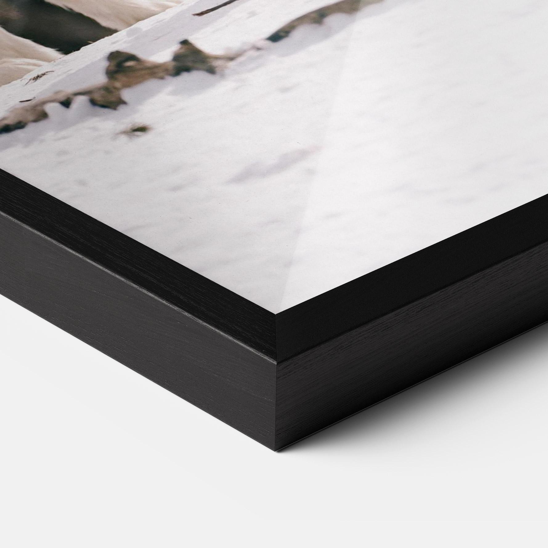 Keretezett Poszter White Wolf Waiting mockup 3