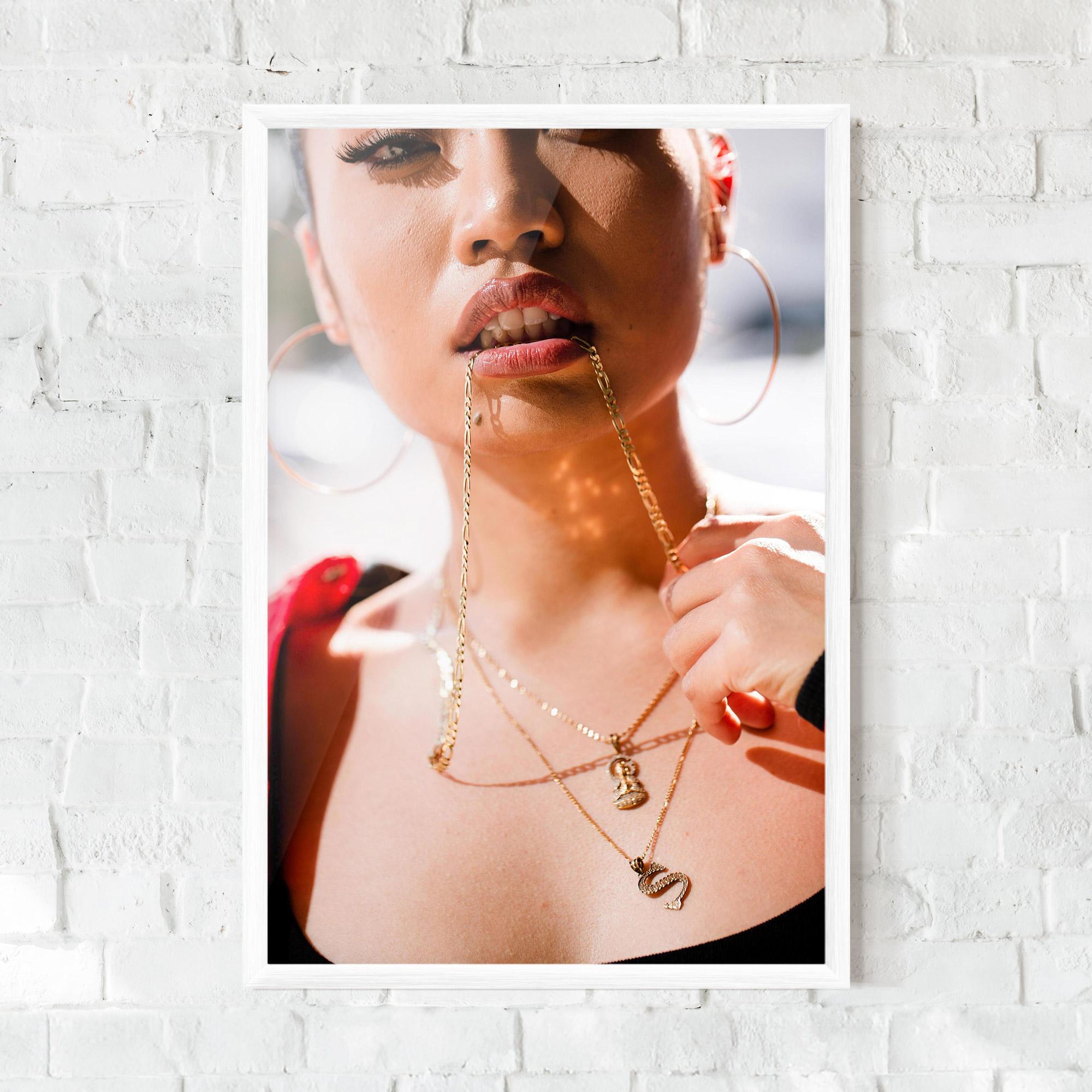 Keretezett Poszter S Gold Necklace mockup 0