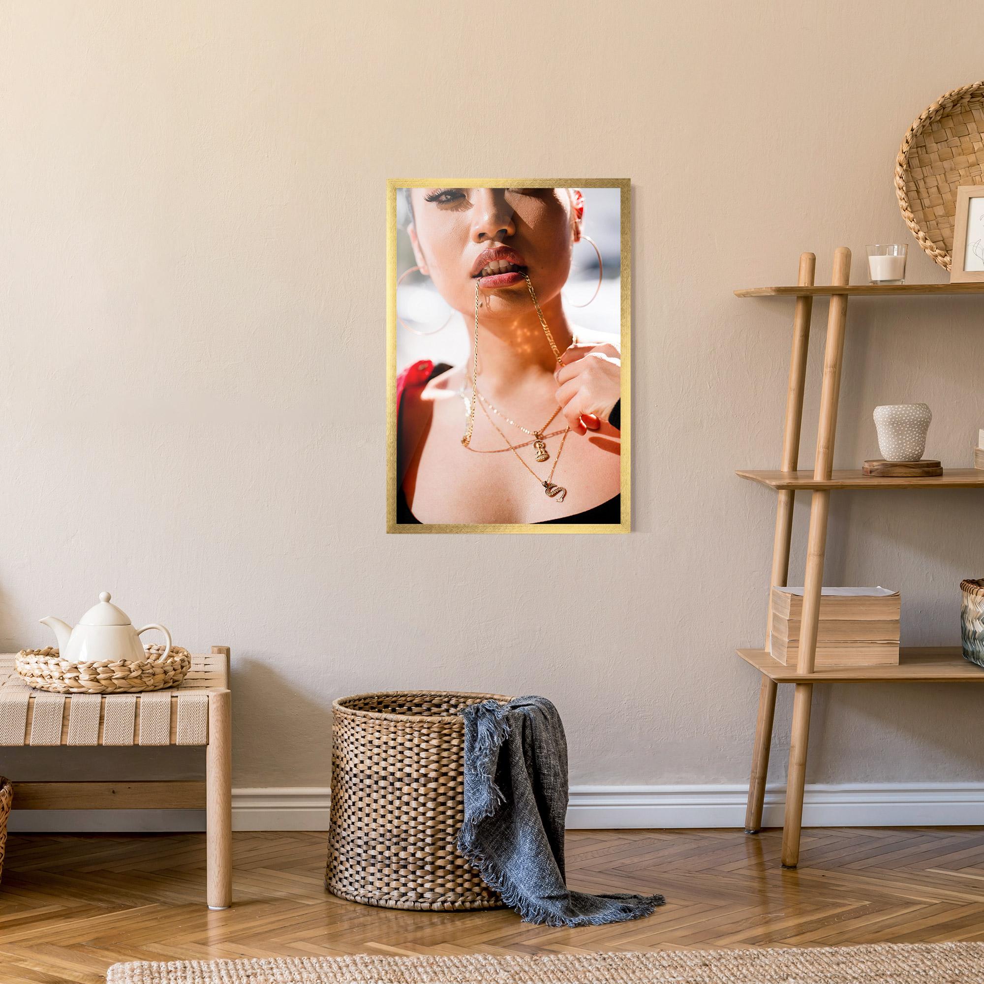 Keretezett Poszter S Gold Necklace mockup 9