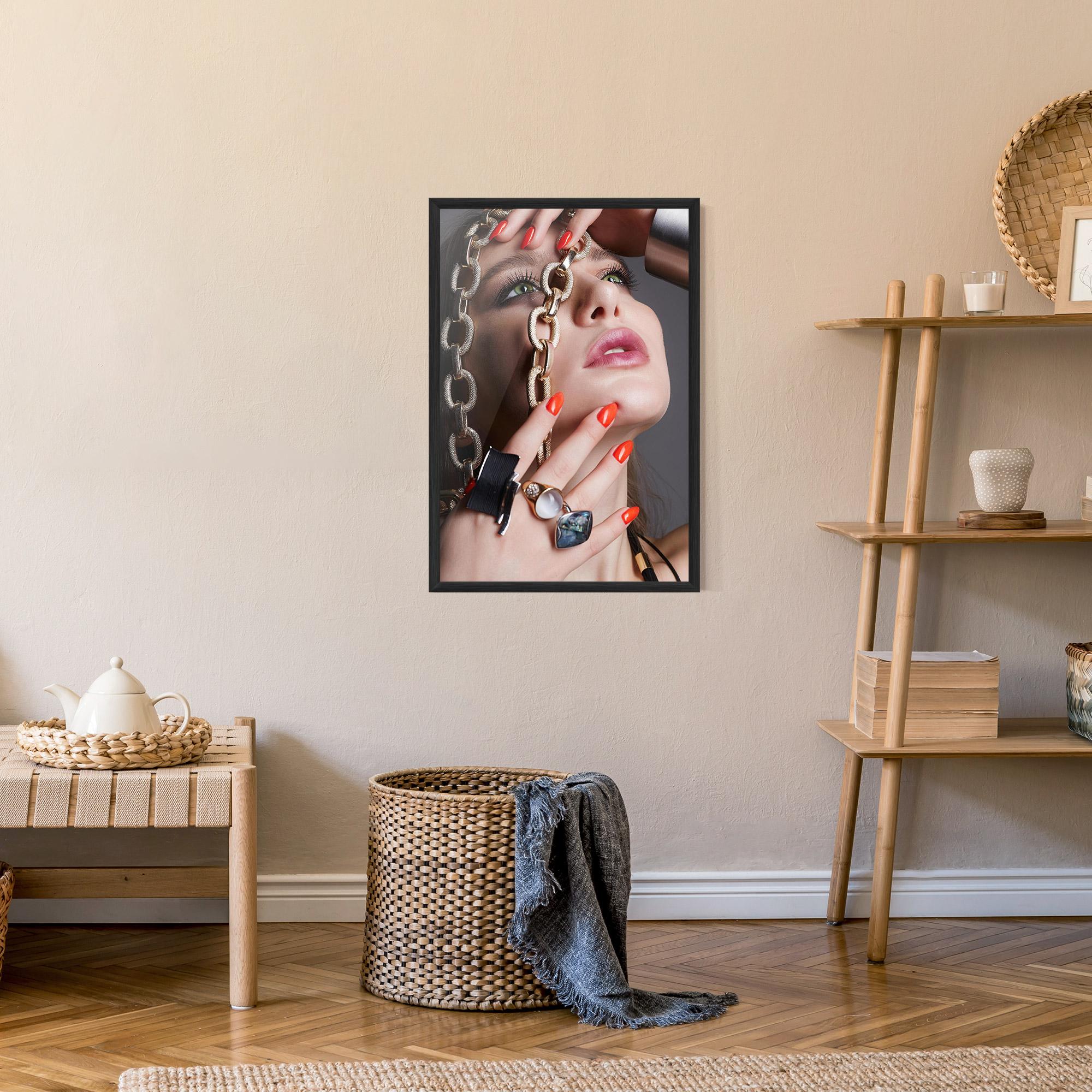 Keretezett Poszter Big Chain Woman mockup 9