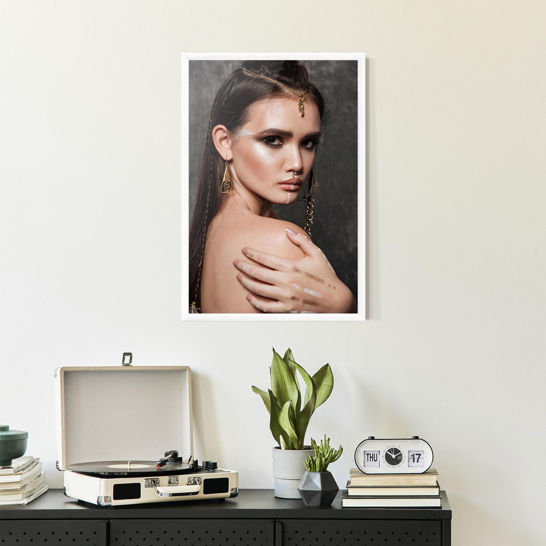 Keretezett Poszter Gold Triangle Earring mockup 2