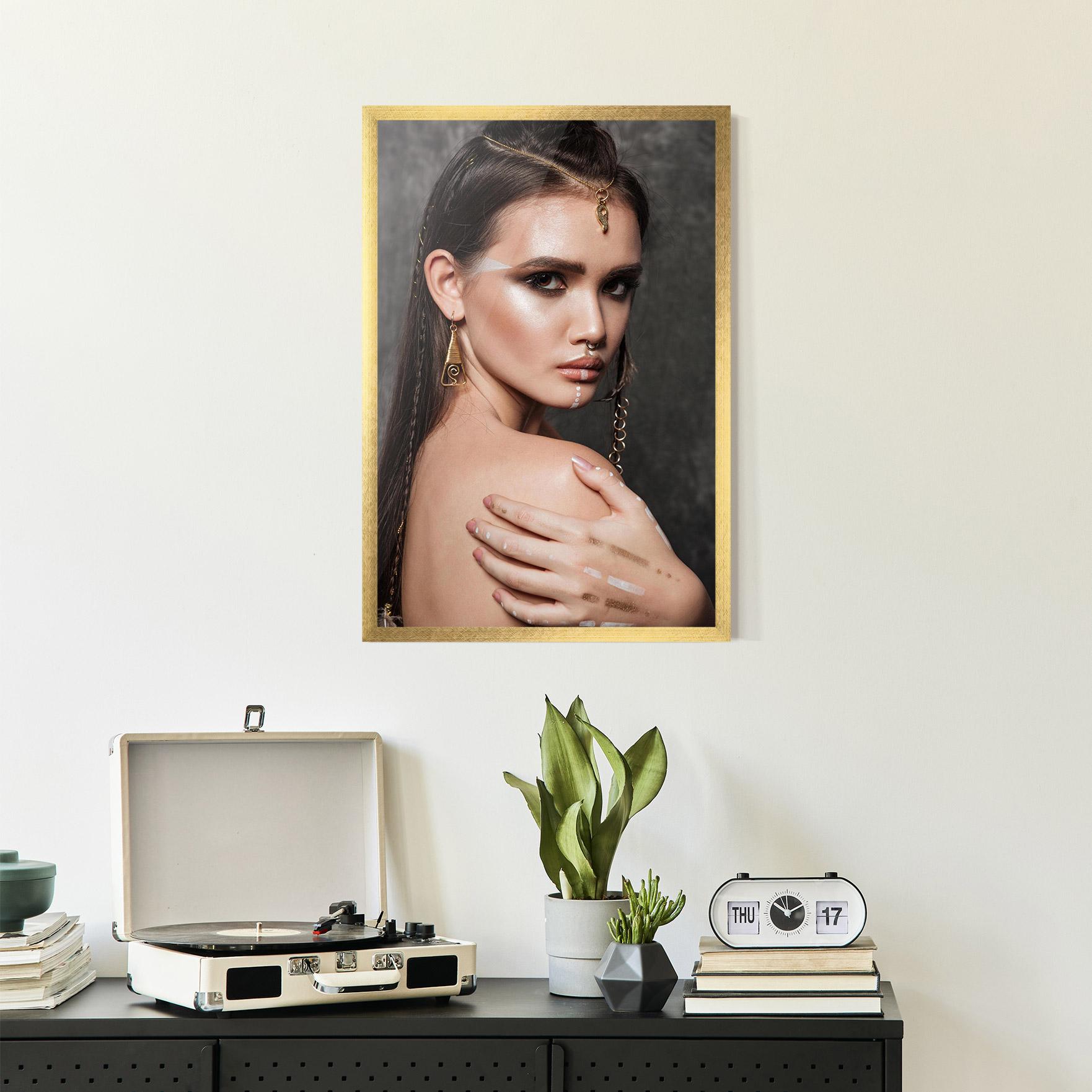 Keretezett Poszter Gold Triangle Earring mockup 2