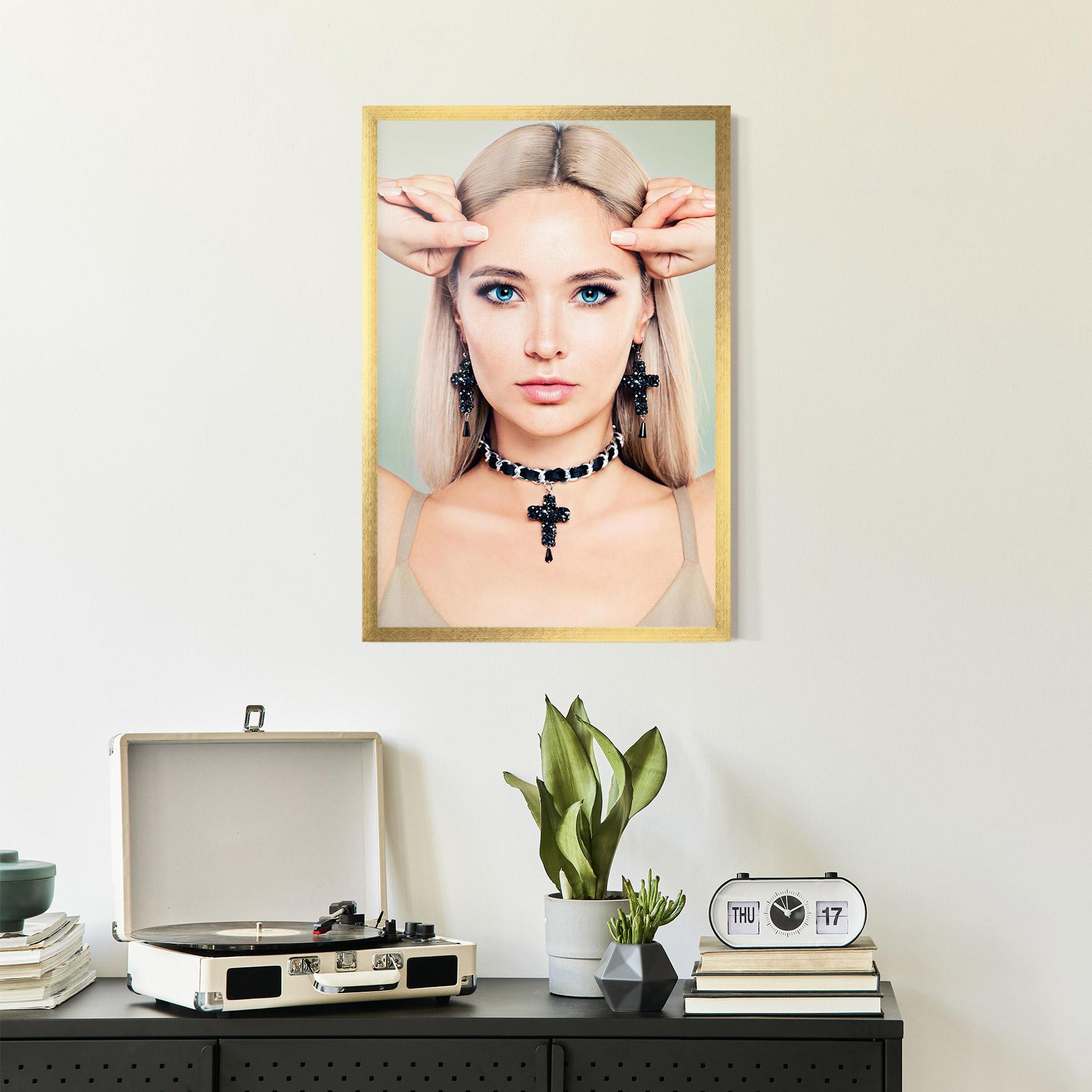 Keretezett Poszter Matchy Earrings Necklaces mockup 2