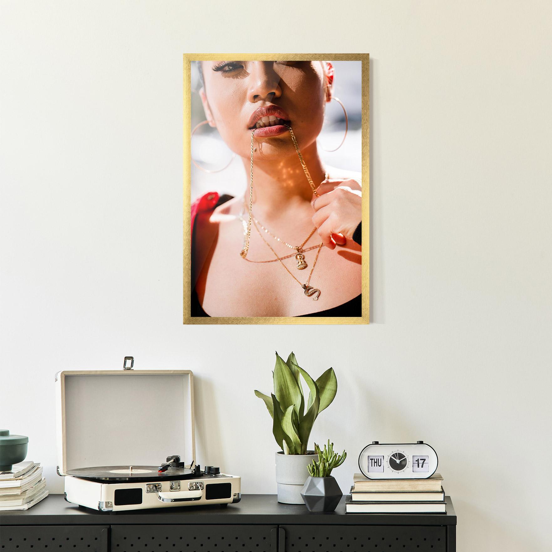 Keretezett Poszter S Gold Necklace mockup 2