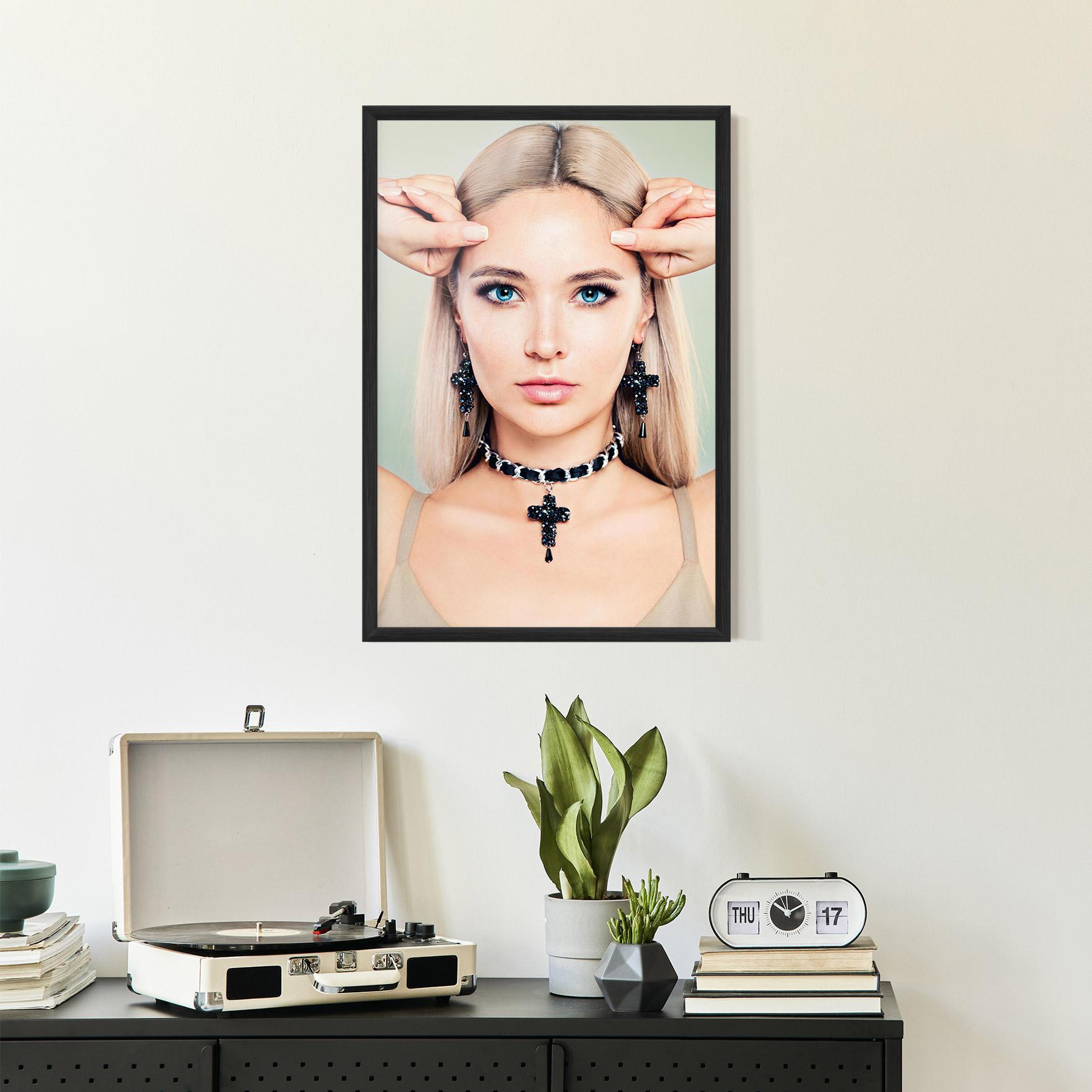 Keretezett Poszter Matchy Earrings Necklaces mockup 2