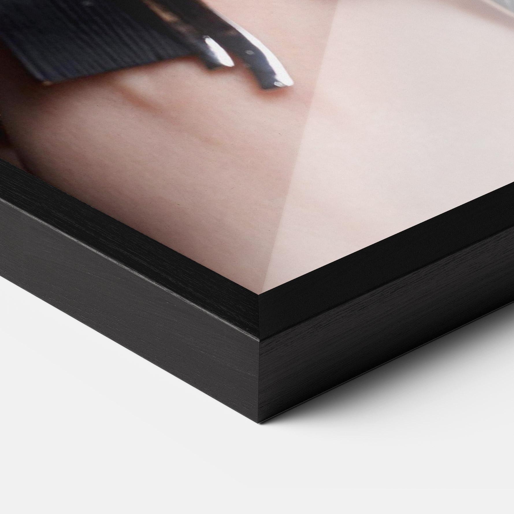 Keretezett Poszter Big Chain Woman mockup 3