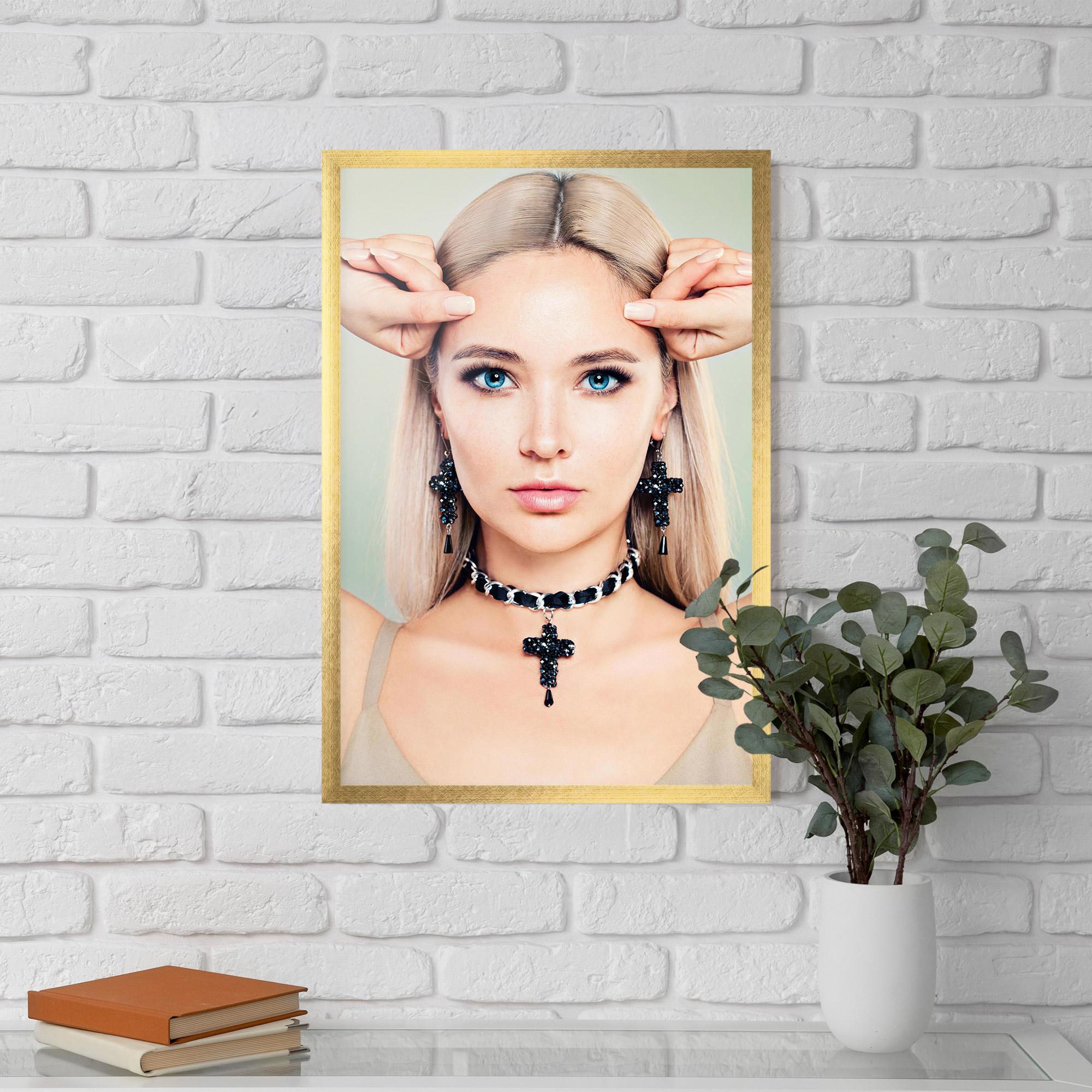 Keretezett Poszter Matchy Earrings Necklaces mockup 5