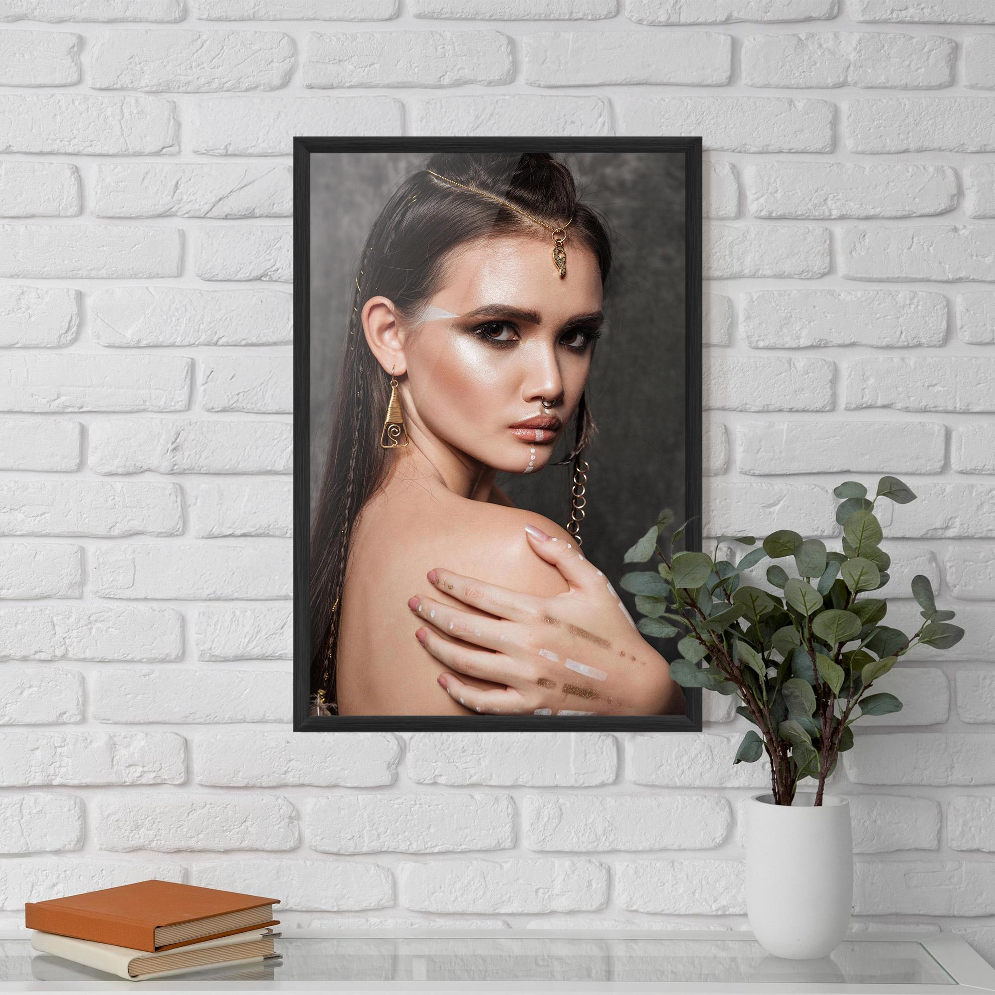 Keretezett Poszter Gold Triangle Earring mockup 5