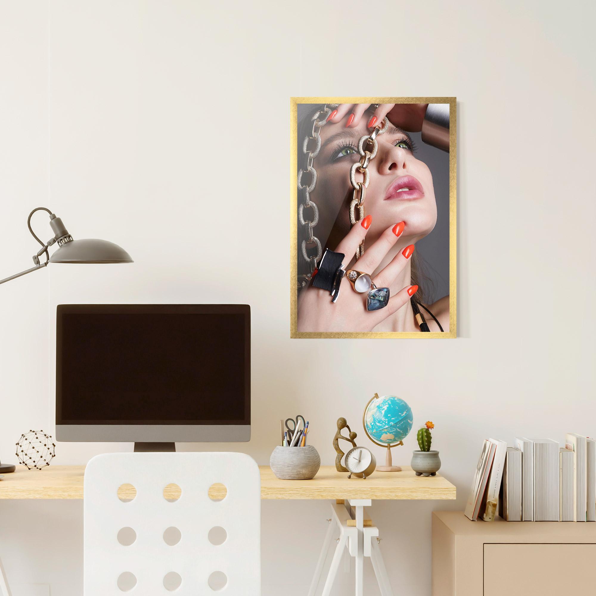 Keretezett Poszter Big Chain Woman mockup 6