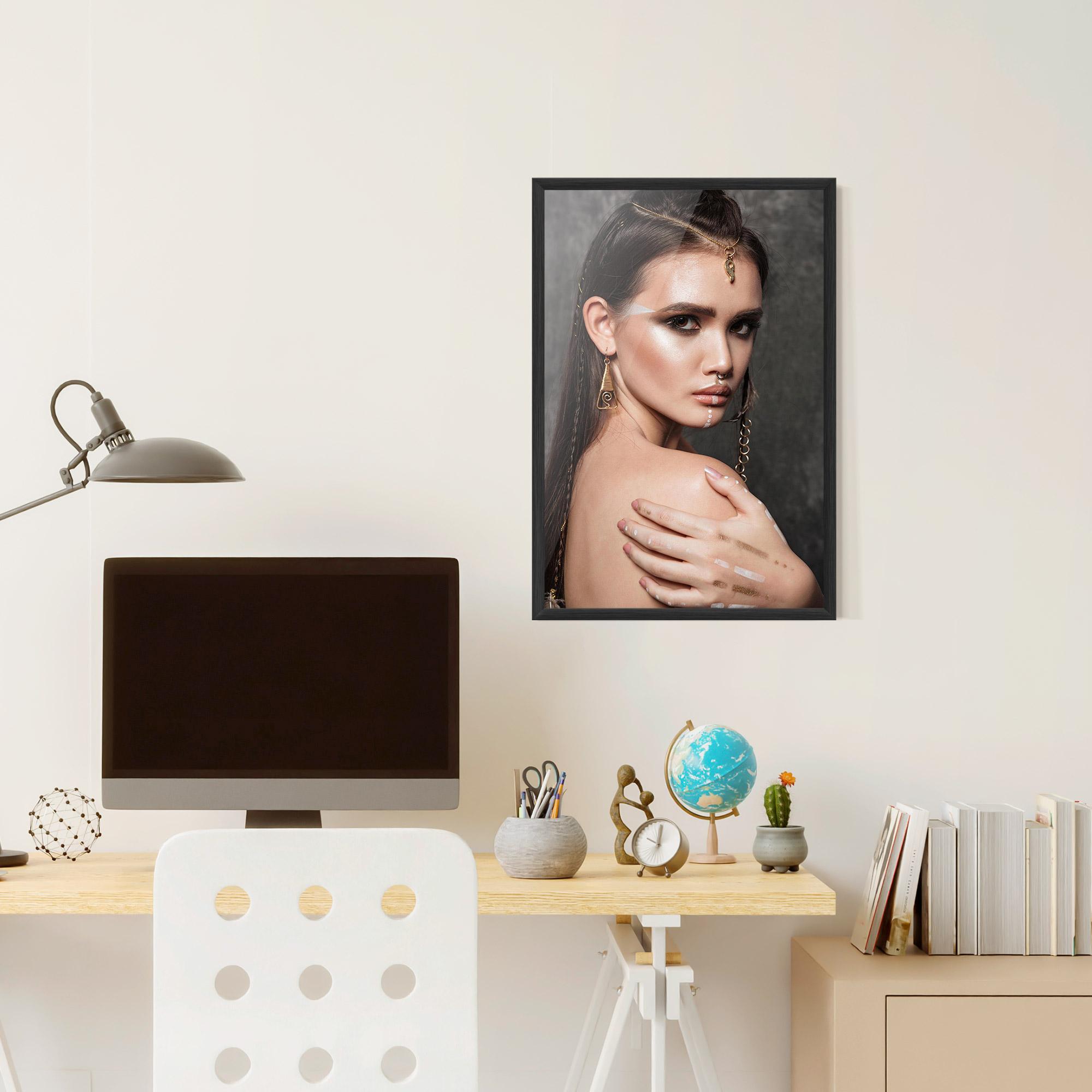 Keretezett Poszter Gold Triangle Earring mockup 6