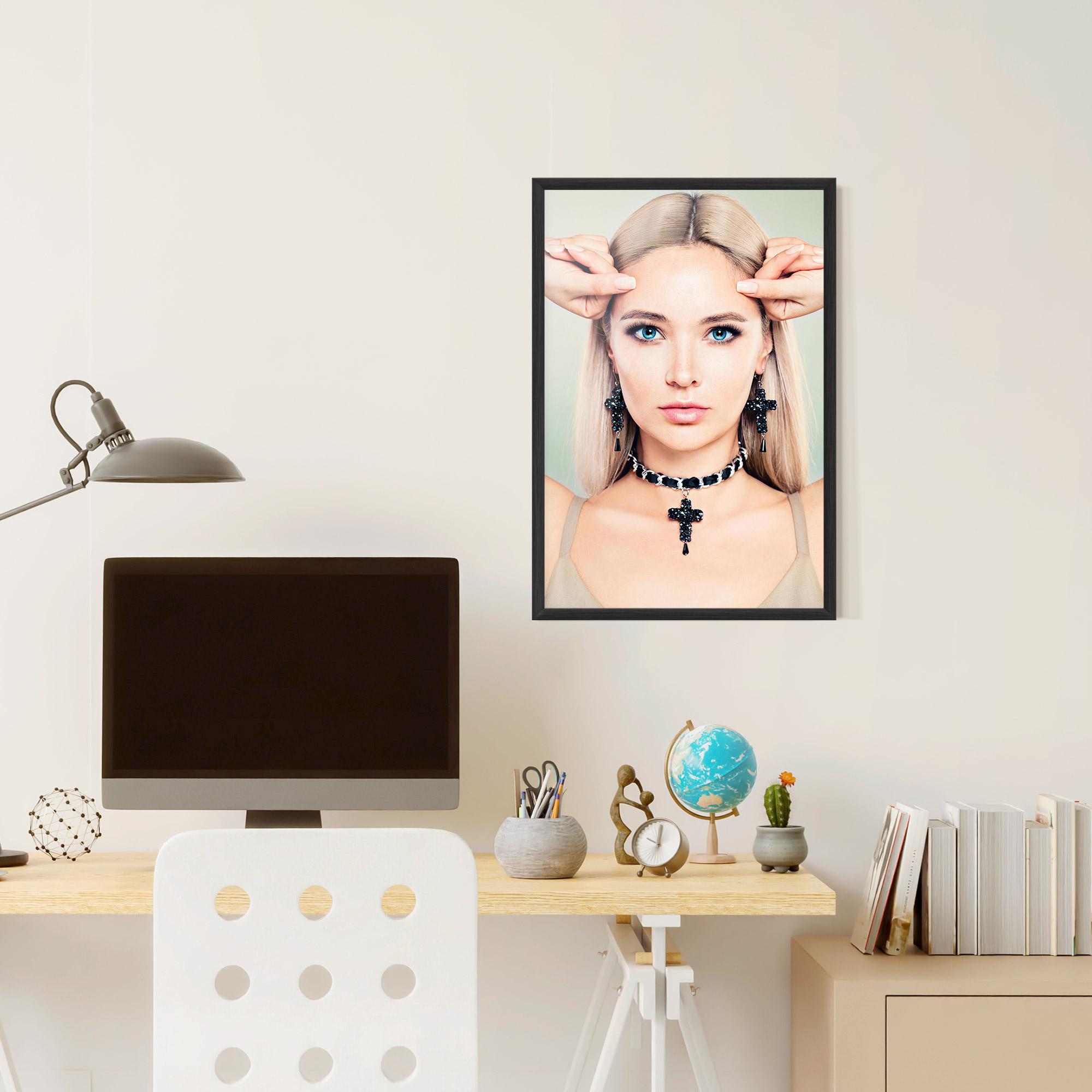 Keretezett Poszter Matchy Earrings Necklaces mockup 6