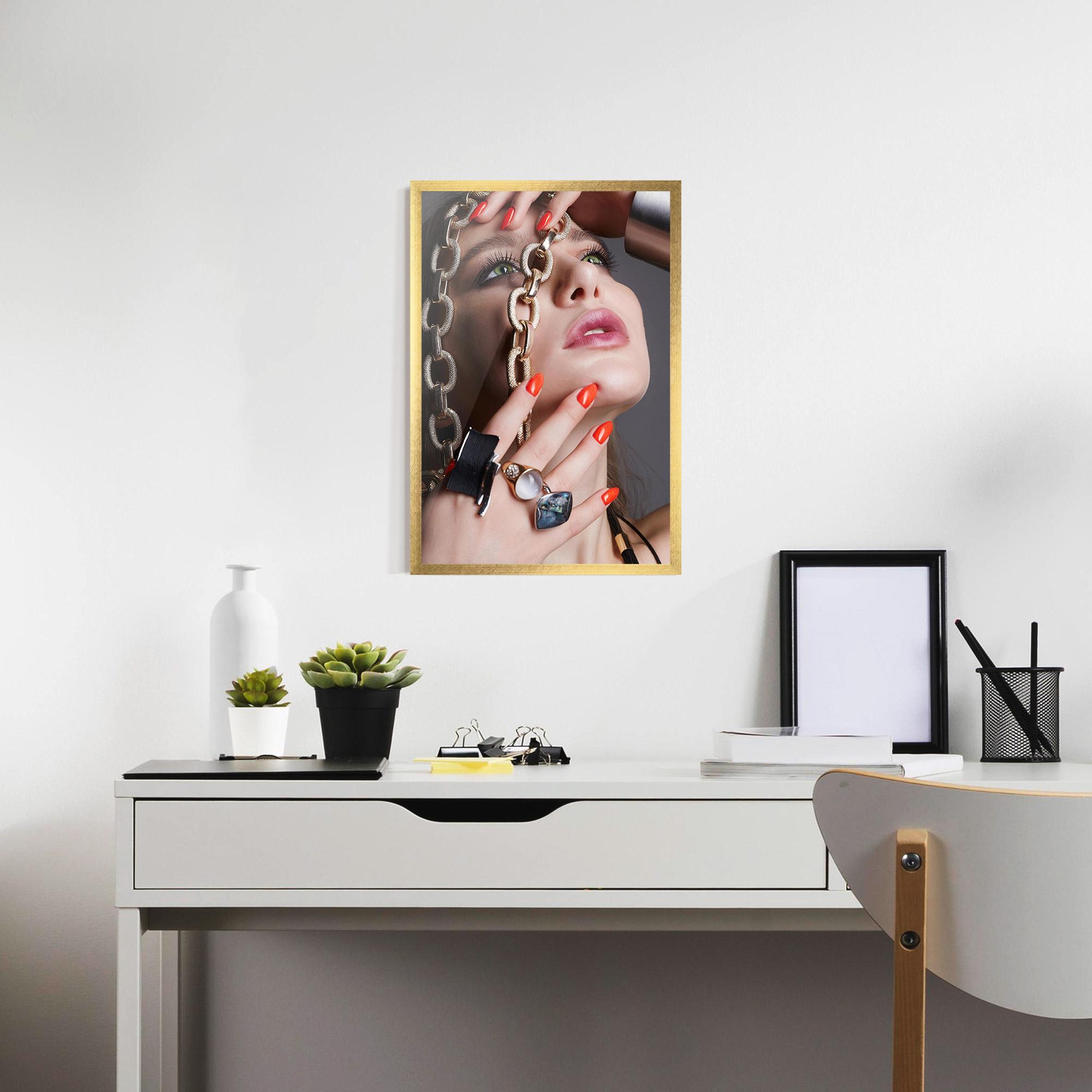 Keretezett Poszter Big Chain Woman mockup 7