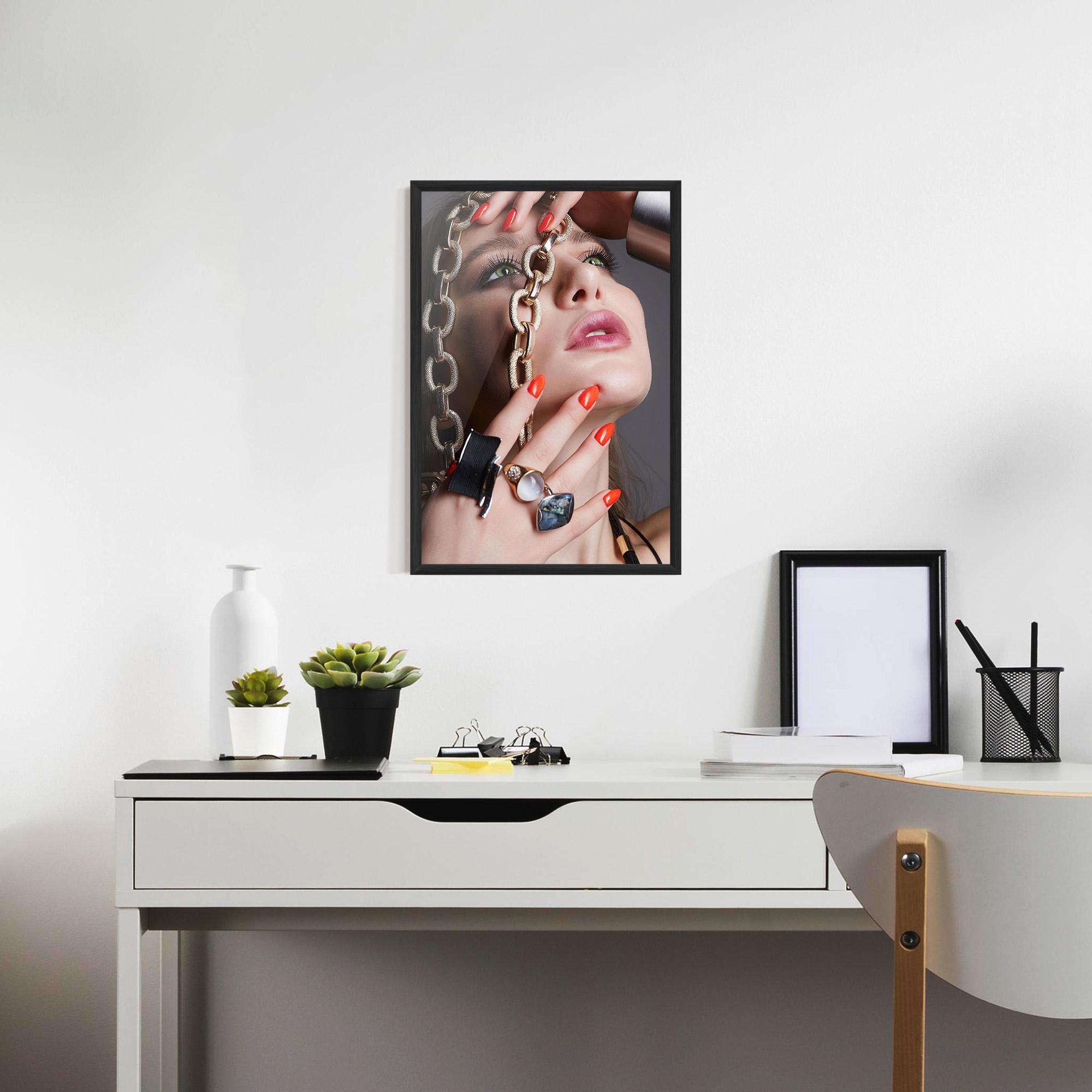 Keretezett Poszter Big Chain Woman mockup 7