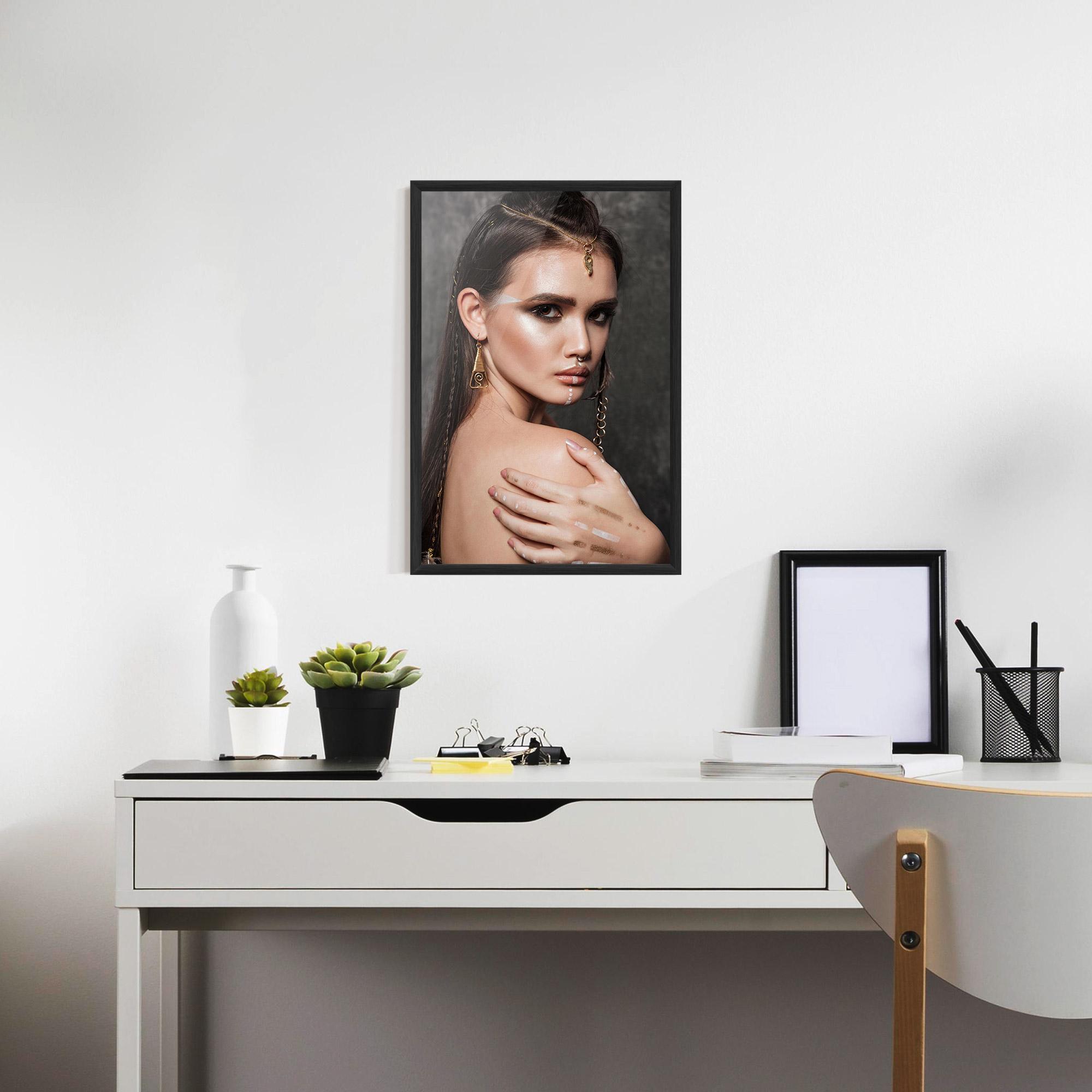 Keretezett Poszter Gold Triangle Earring mockup 7