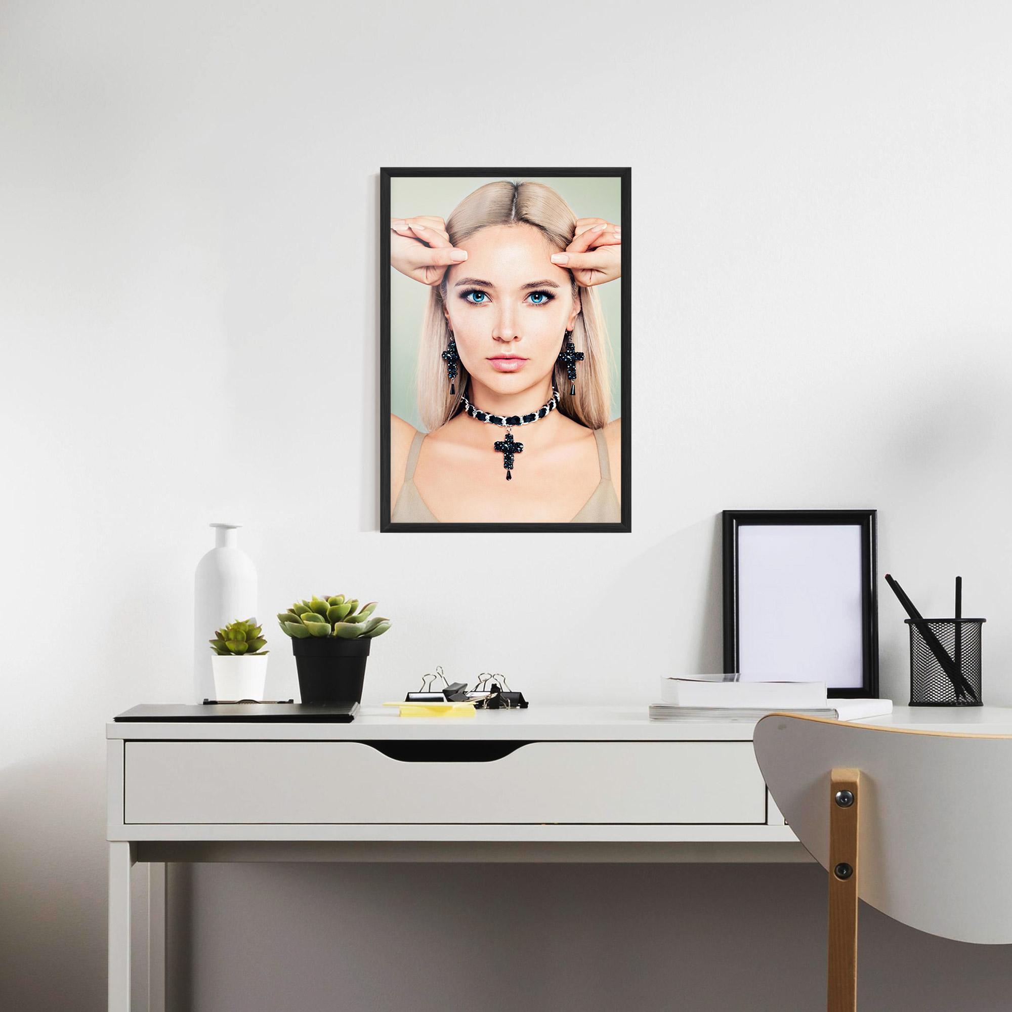 Keretezett Poszter Matchy Earrings Necklaces mockup 7