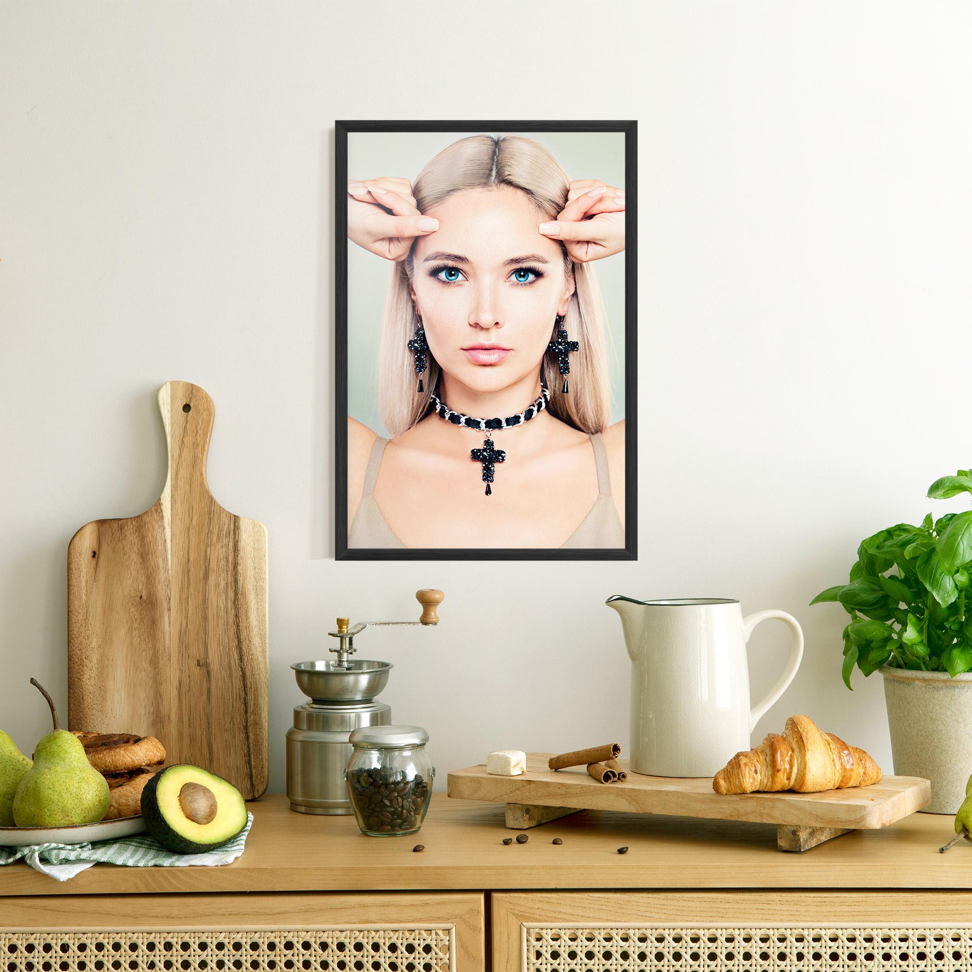 Keretezett Poszter Matchy Earrings Necklaces mockup 8