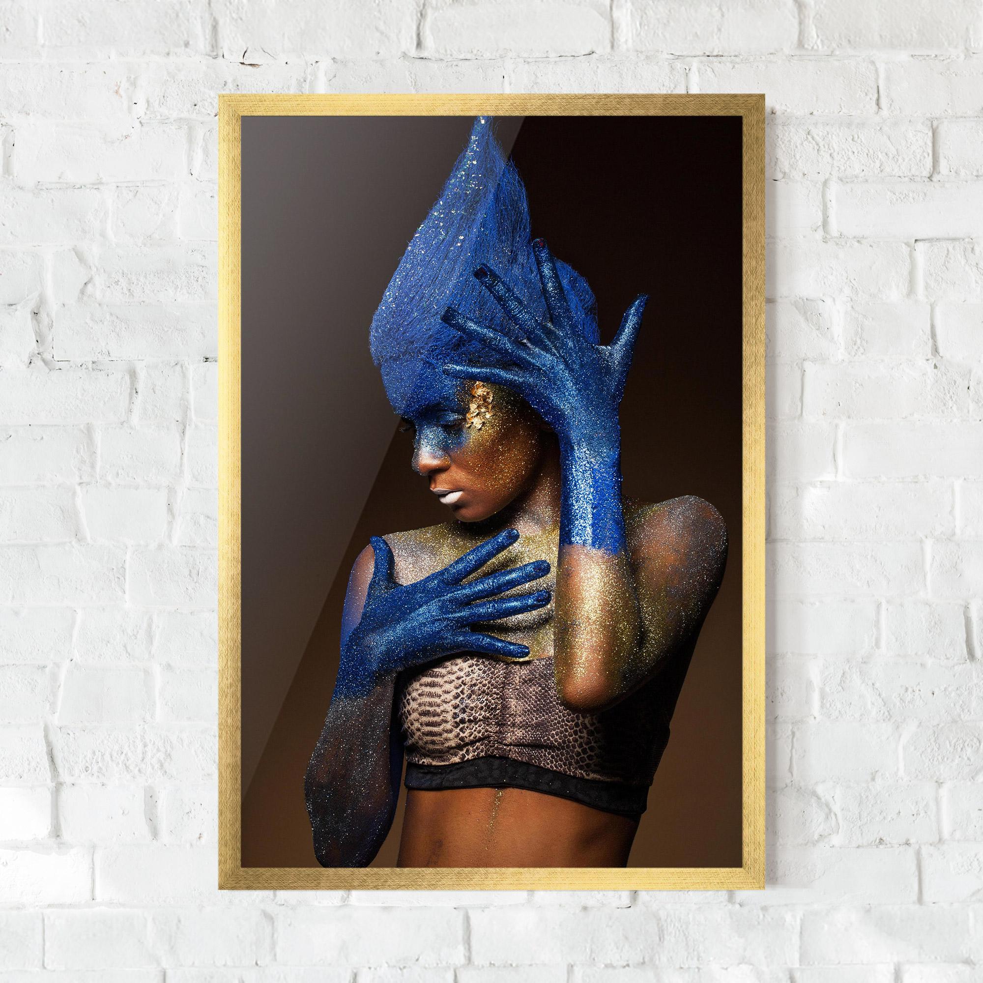 Keretezett Poszter Blue Hands Makeup mockup 0