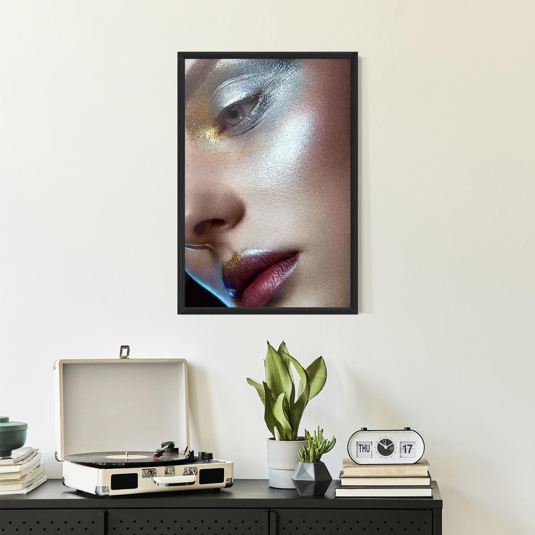 Keretezett Poszter Golden Silver Makeup mockup 2