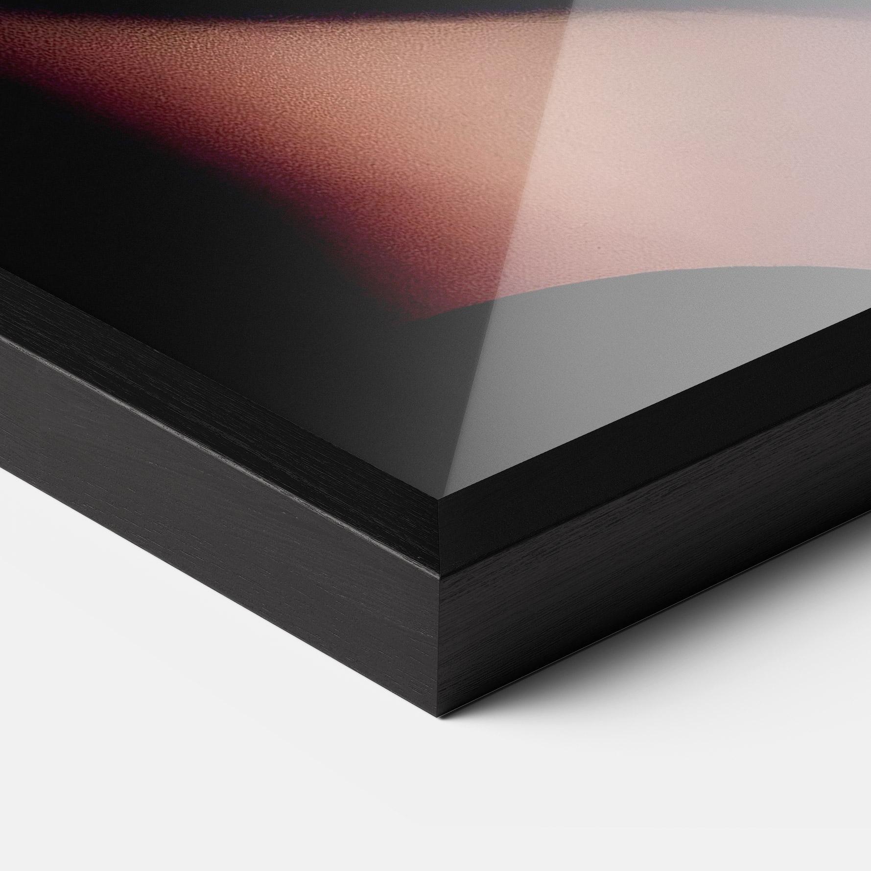 Keretezett Poszter Strong Red Makeup mockup 3