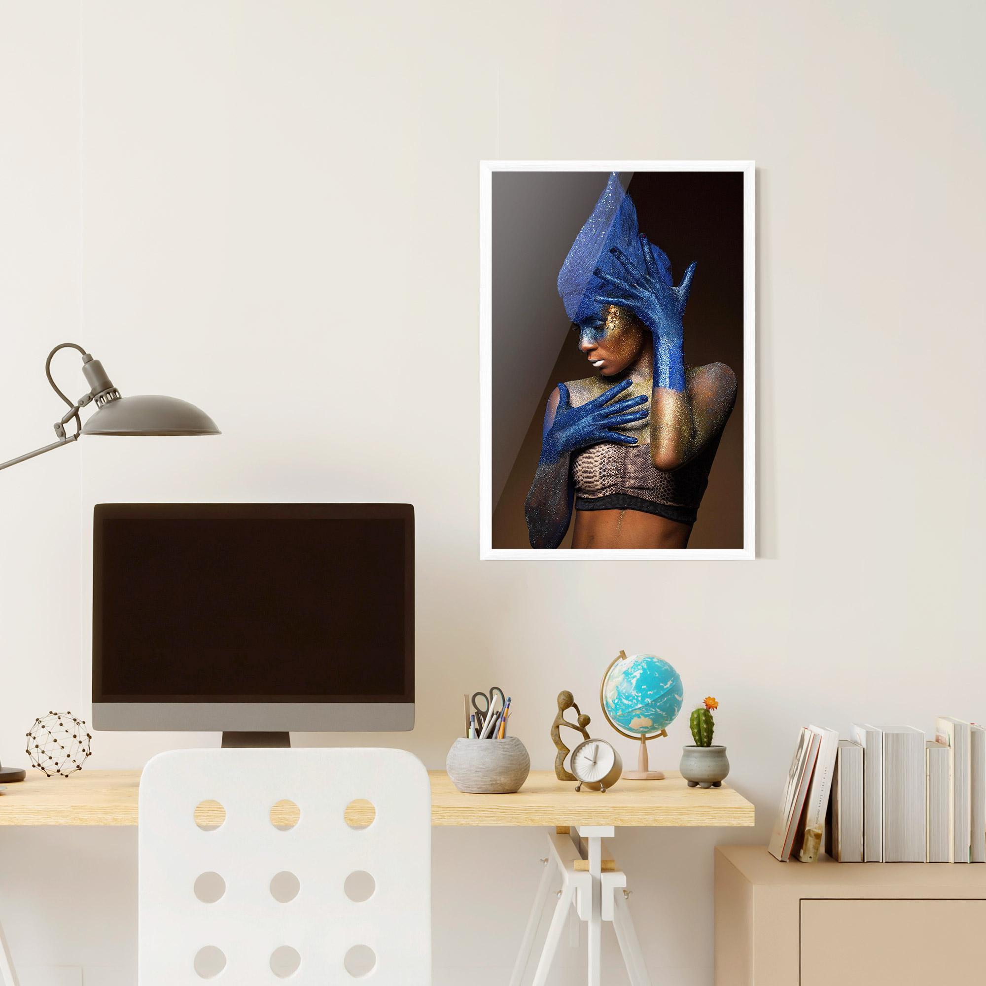 Keretezett Poszter Blue Hands Makeup mockup 6