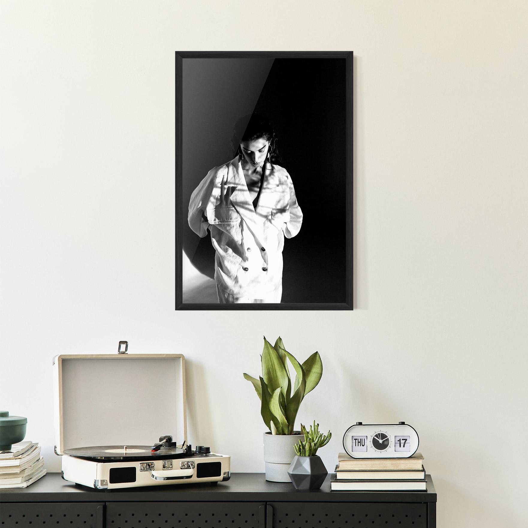 Keretezett Poszter Woman Black Wall mockup 2