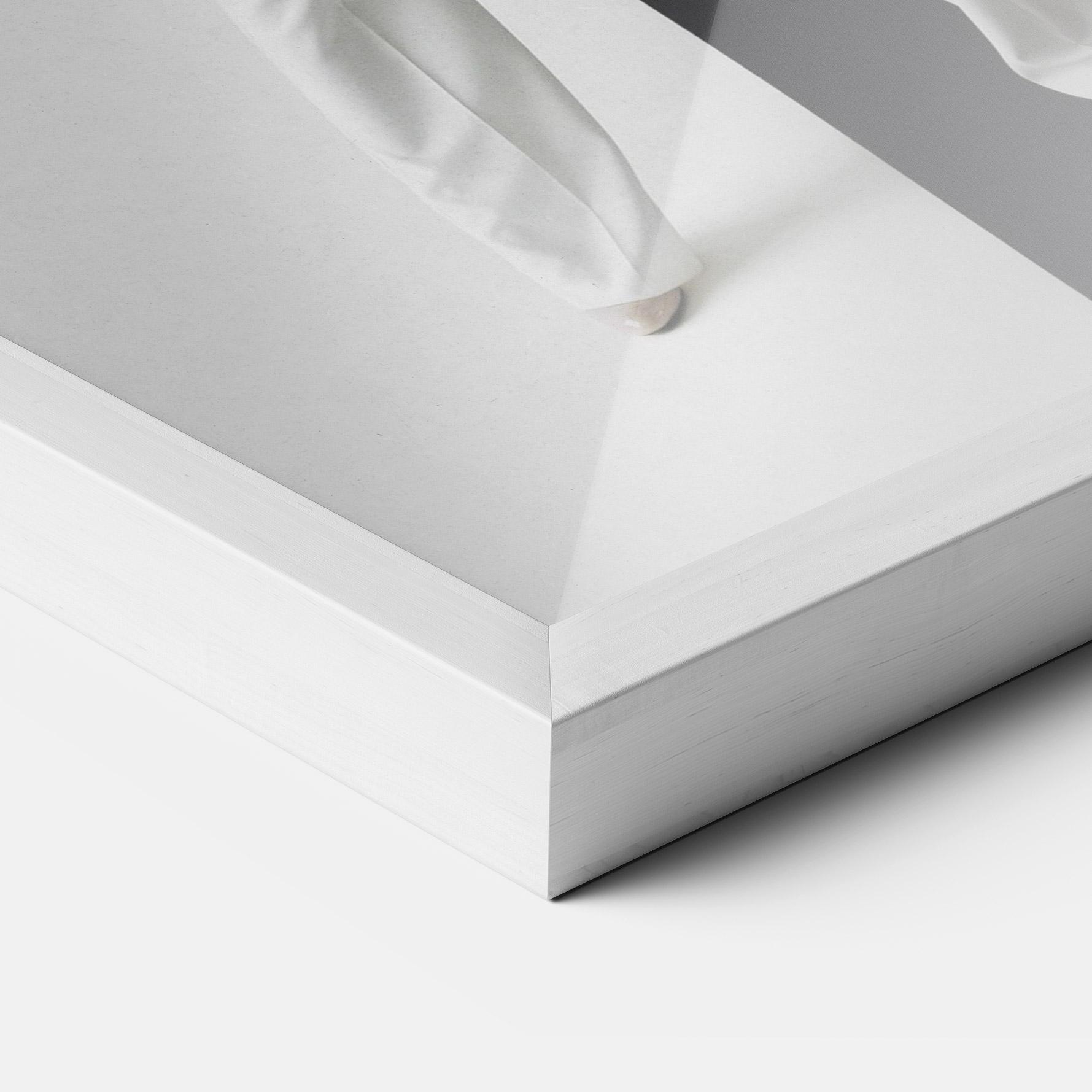 Keretezett Poszter African Girl White Outfit mockup 3