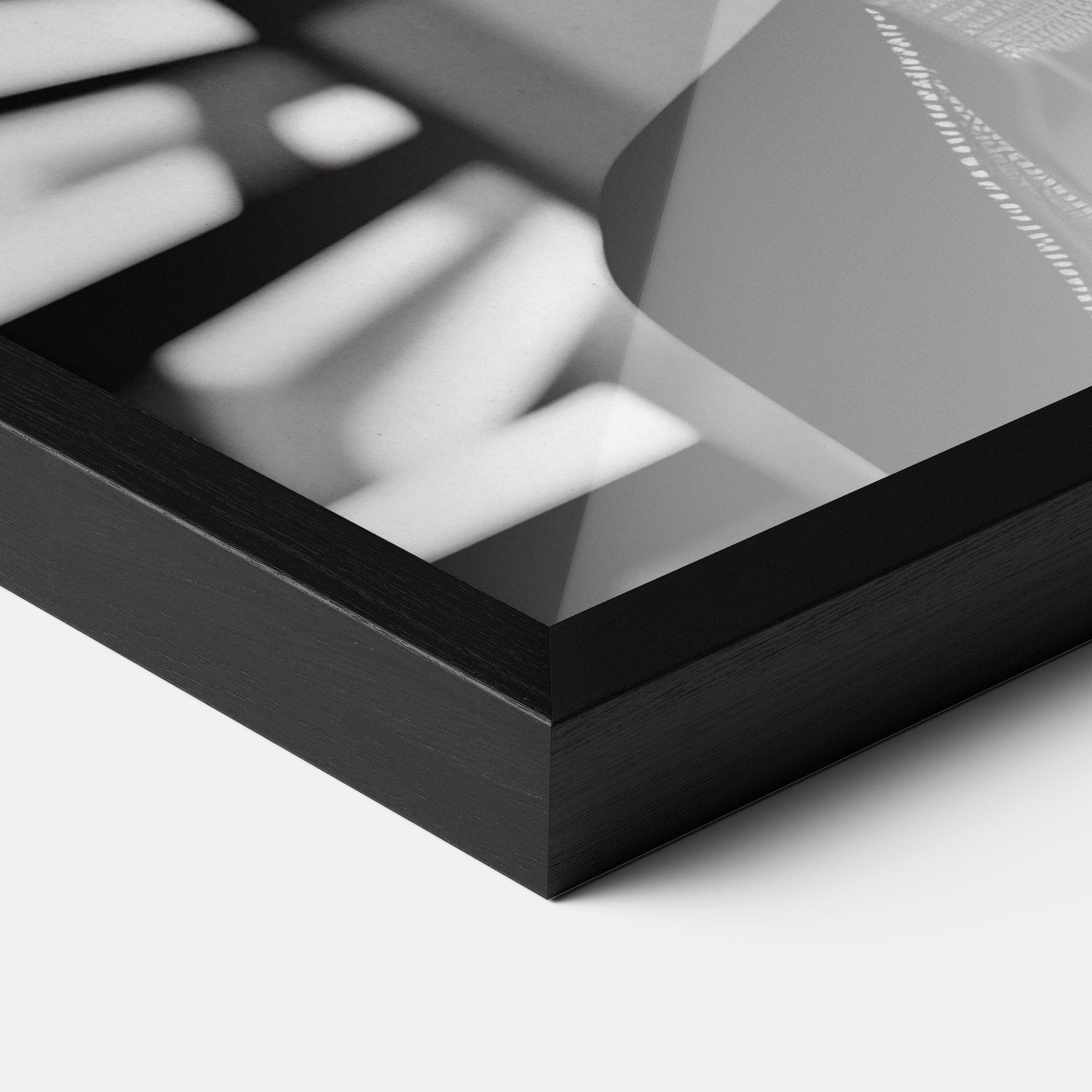 Keretezett Poszter Big Black Hat mockup 3