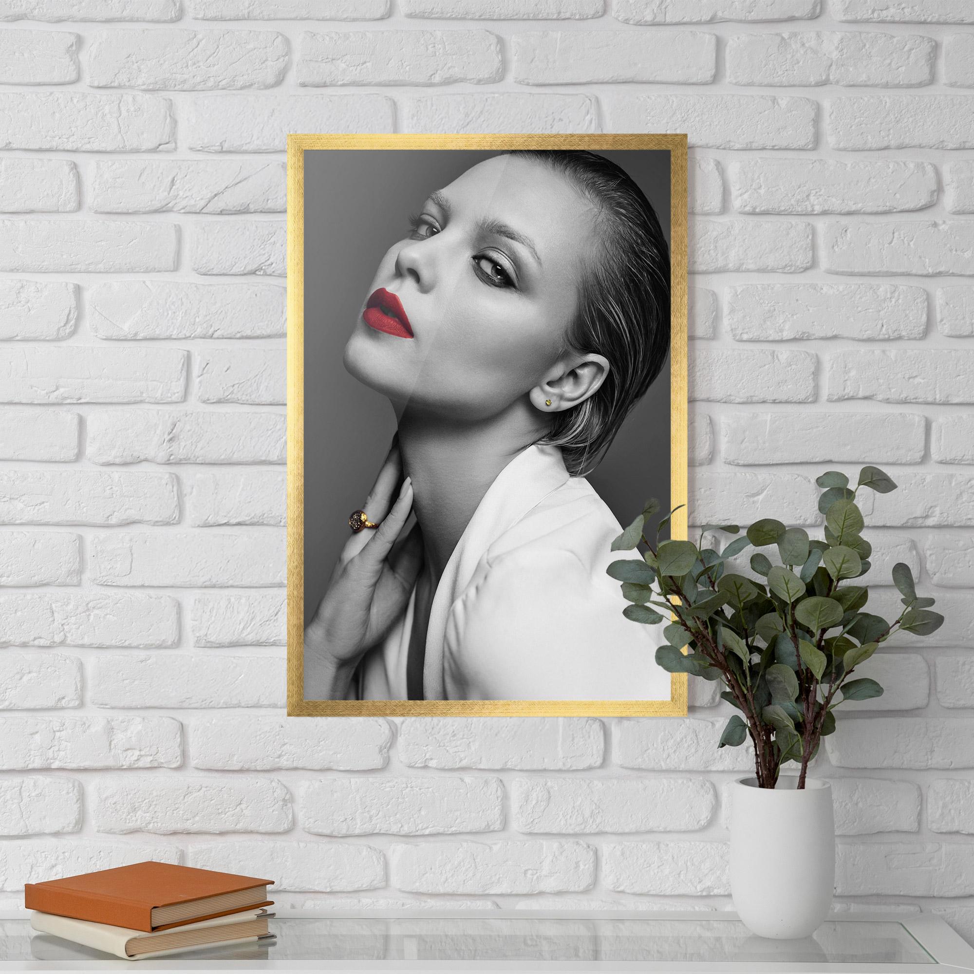 Keretezett Poszter Red Lips White Jacket mockup 5