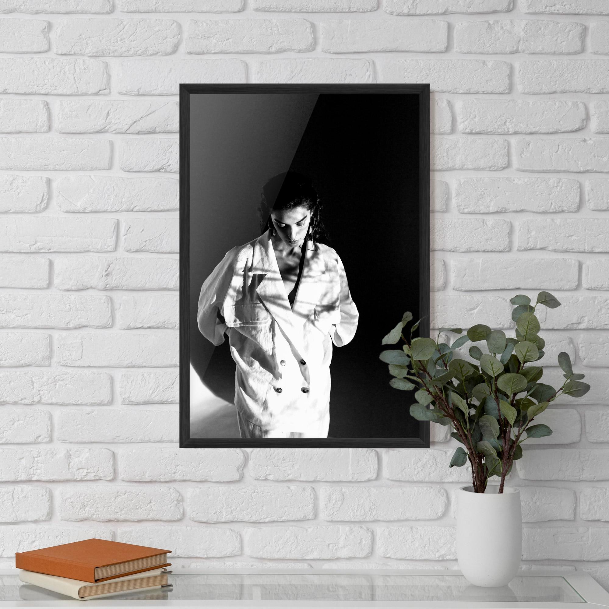 Keretezett Poszter Woman Black Wall mockup 5