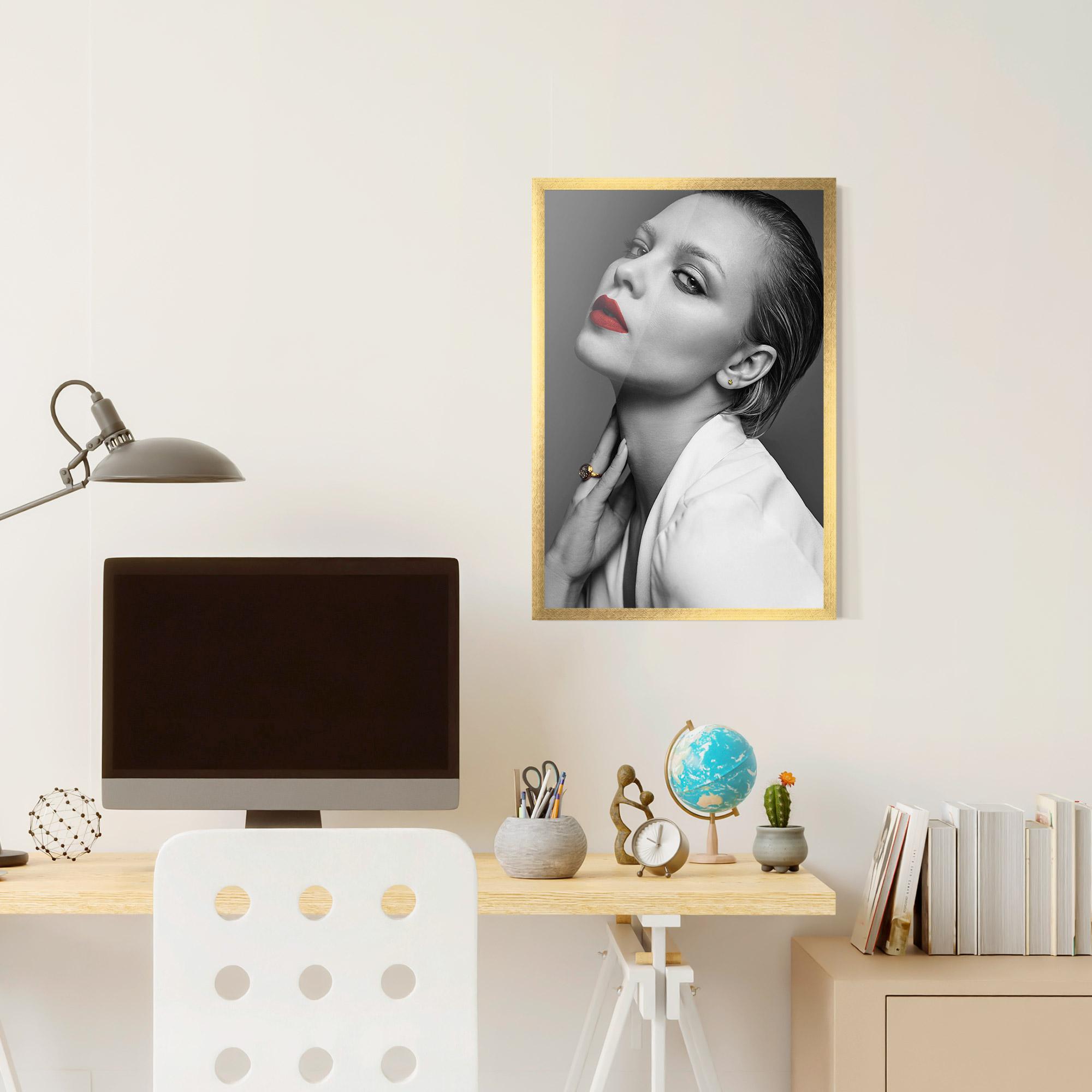 Keretezett Poszter Red Lips White Jacket mockup 6