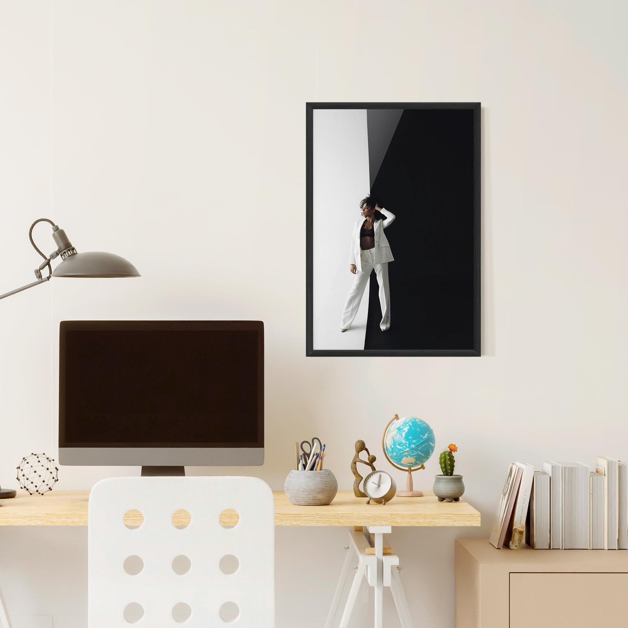 Keretezett Poszter African Girl White Outfit mockup 6