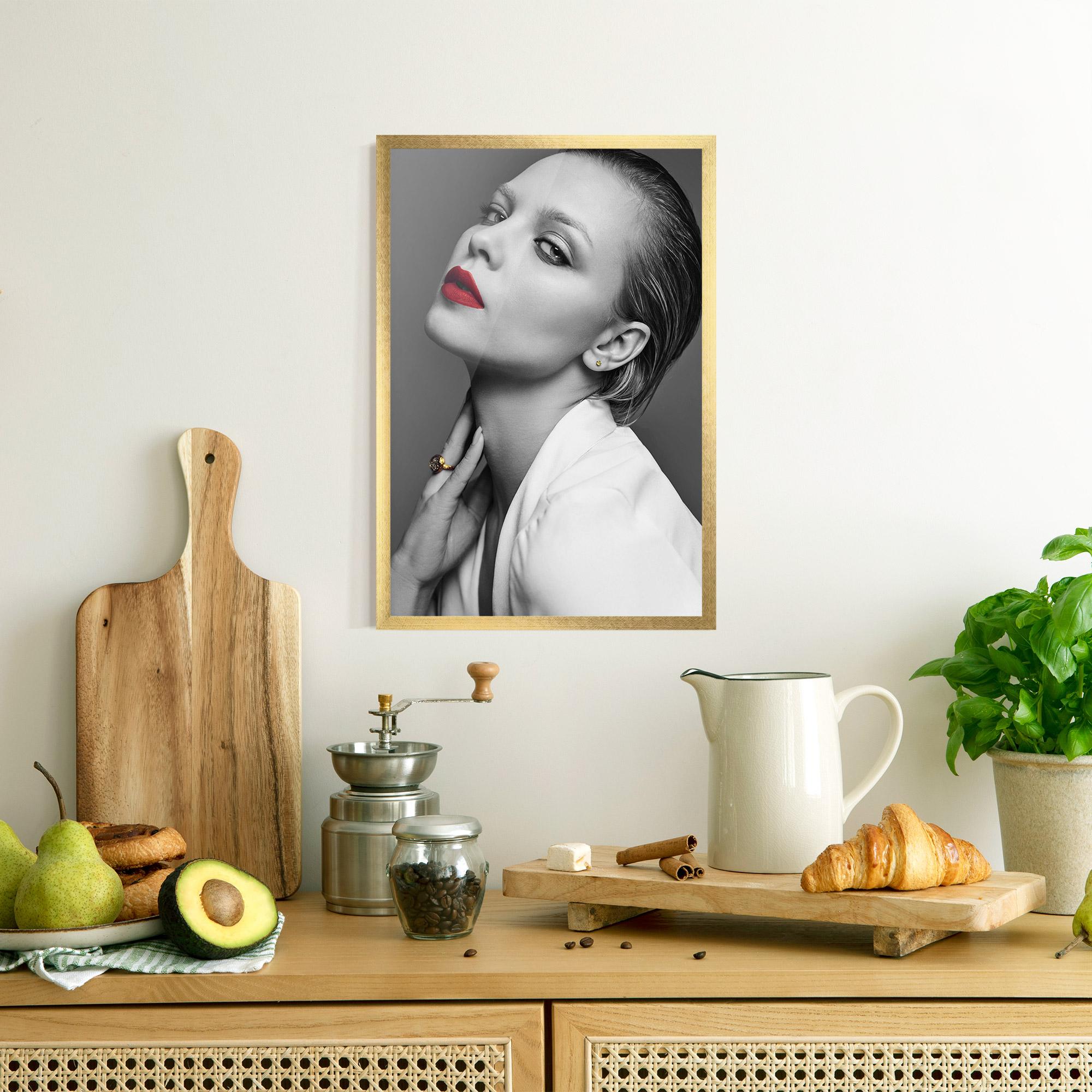 Keretezett Poszter Red Lips White Jacket mockup 8