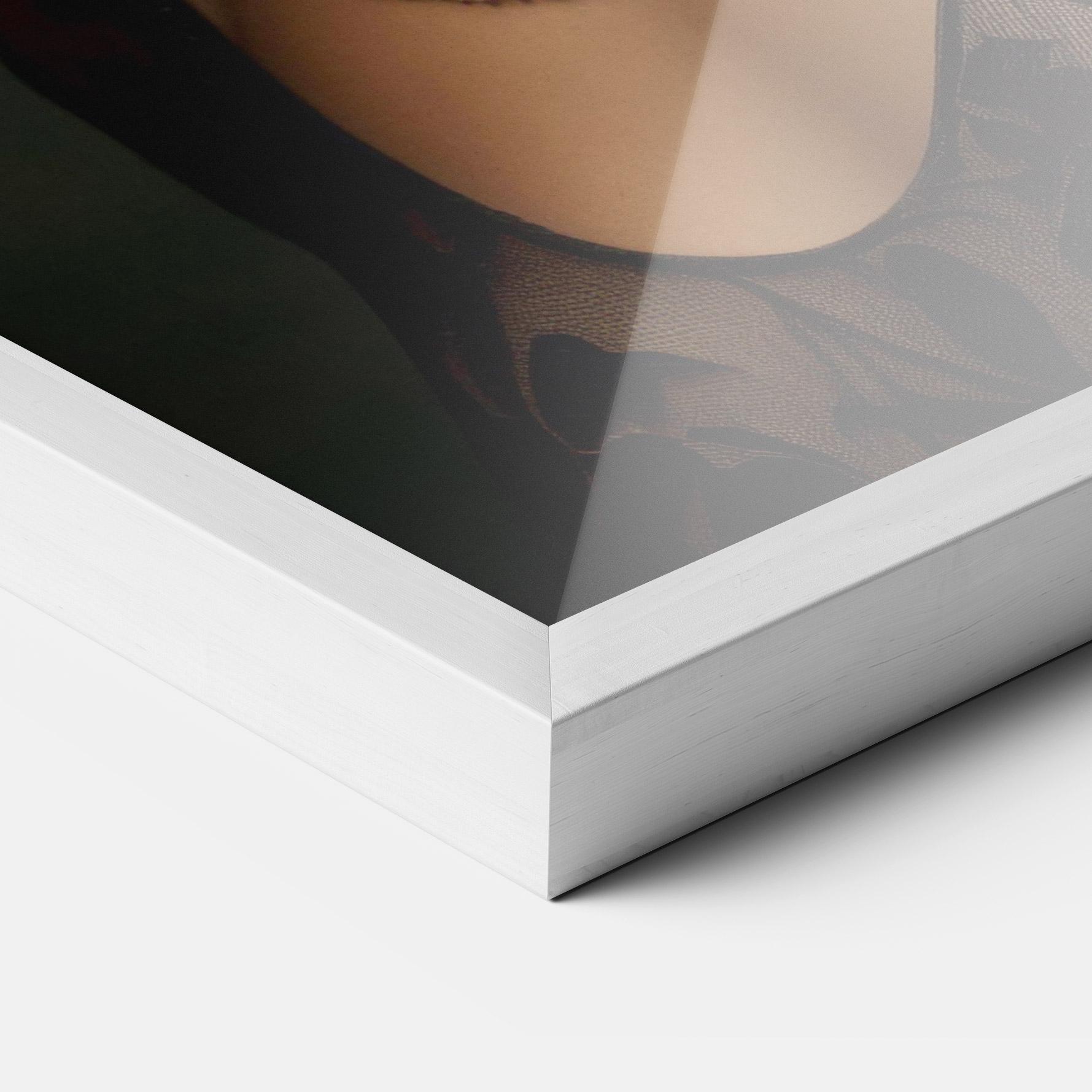 Keretezett Poszter Elegant Vintage Woman mockup 3