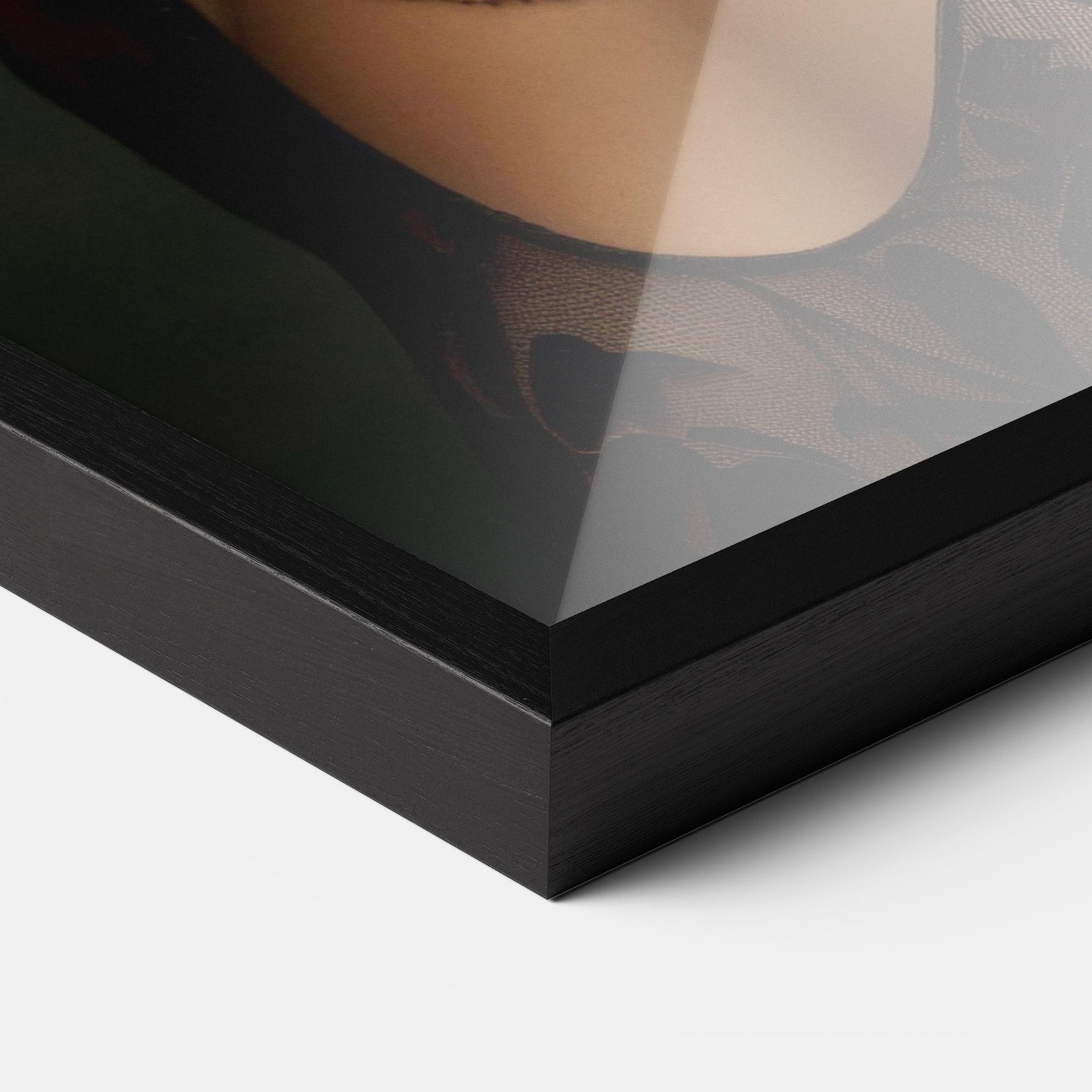 Keretezett Poszter Elegant Vintage Woman mockup 3