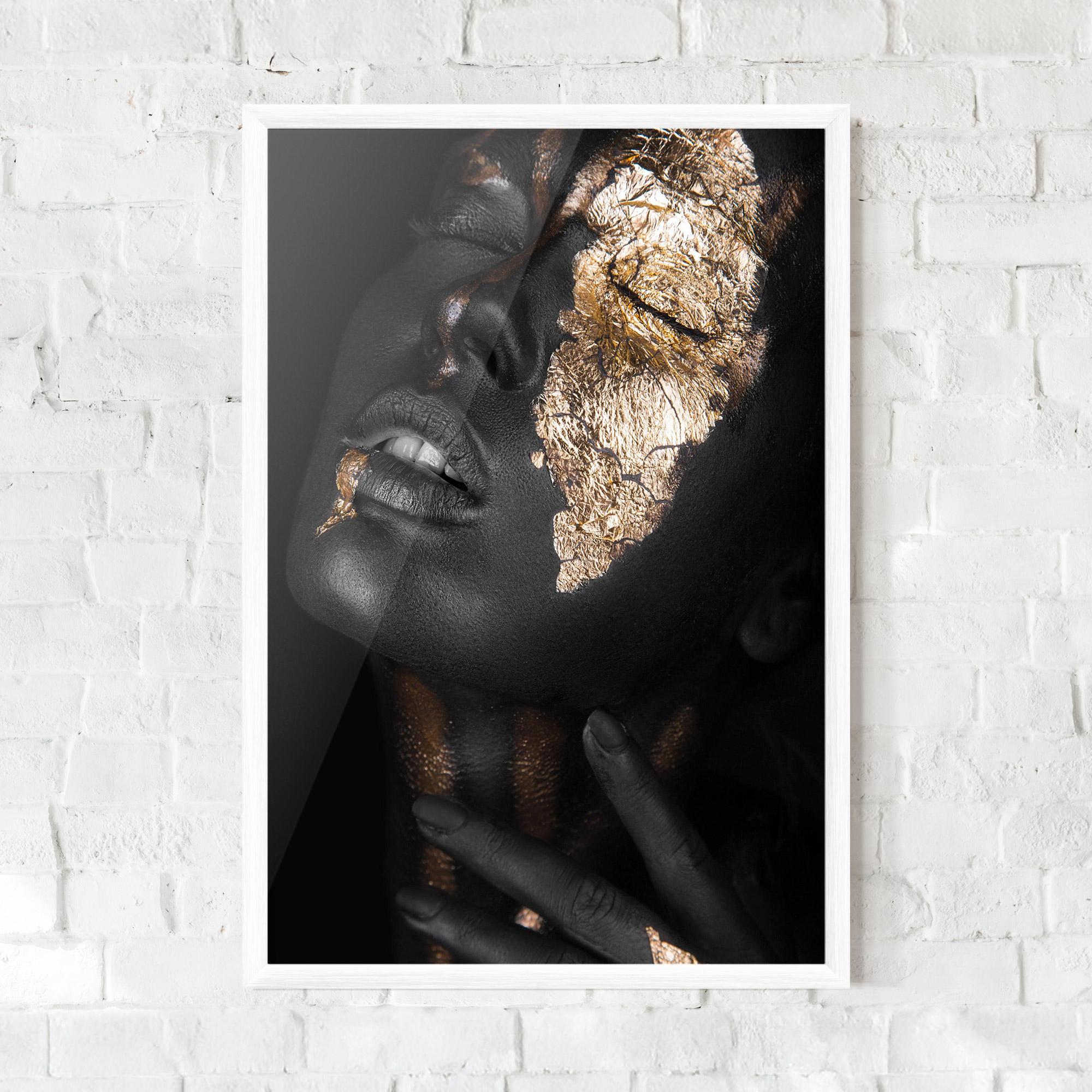 Keretezett Poszter Darkskinned Gold Art mockup 0